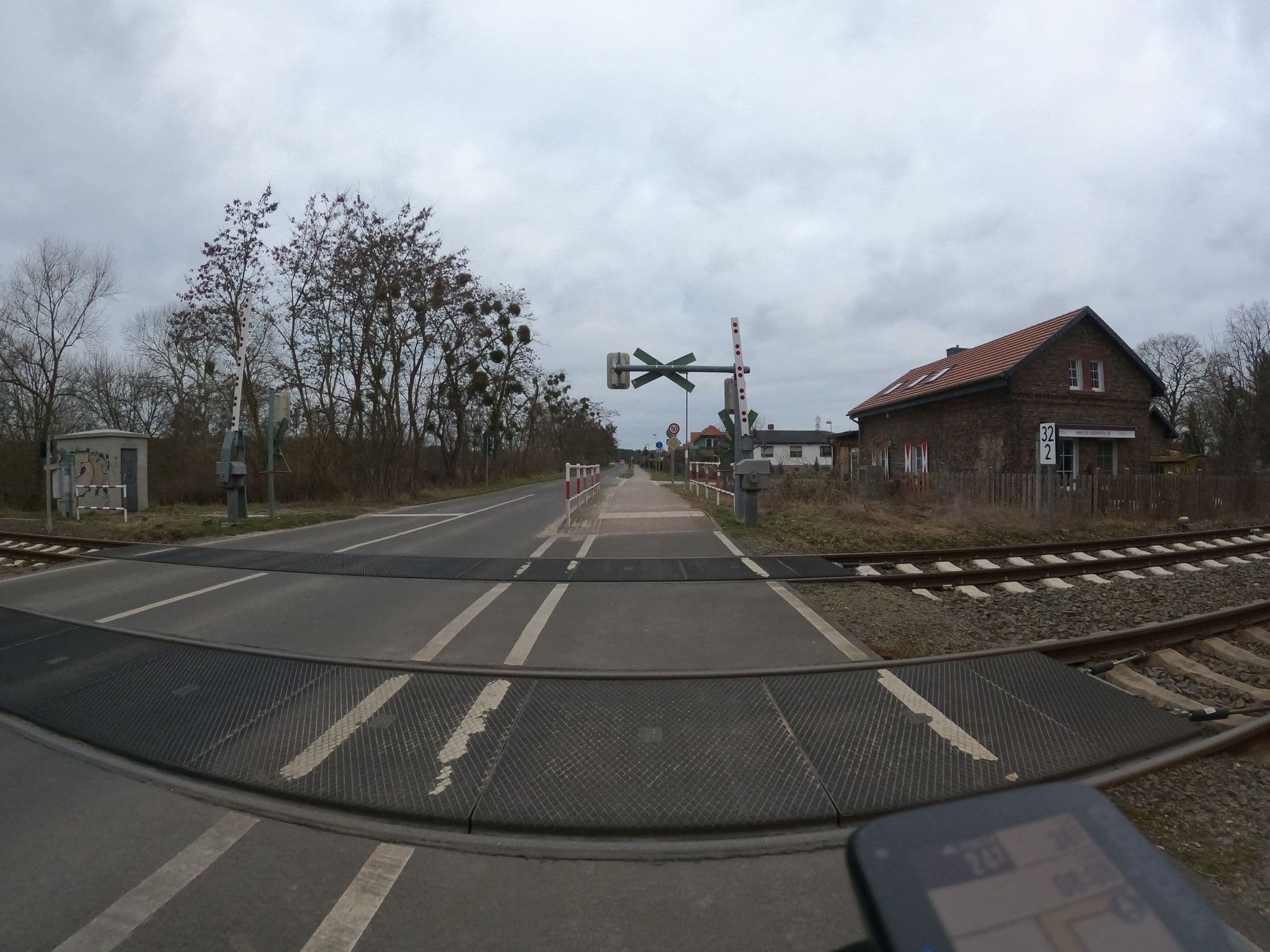 Street view near Die Bahnwärter, Rehfelde — © stefanhrt (CC BY-SA · Mapillary)