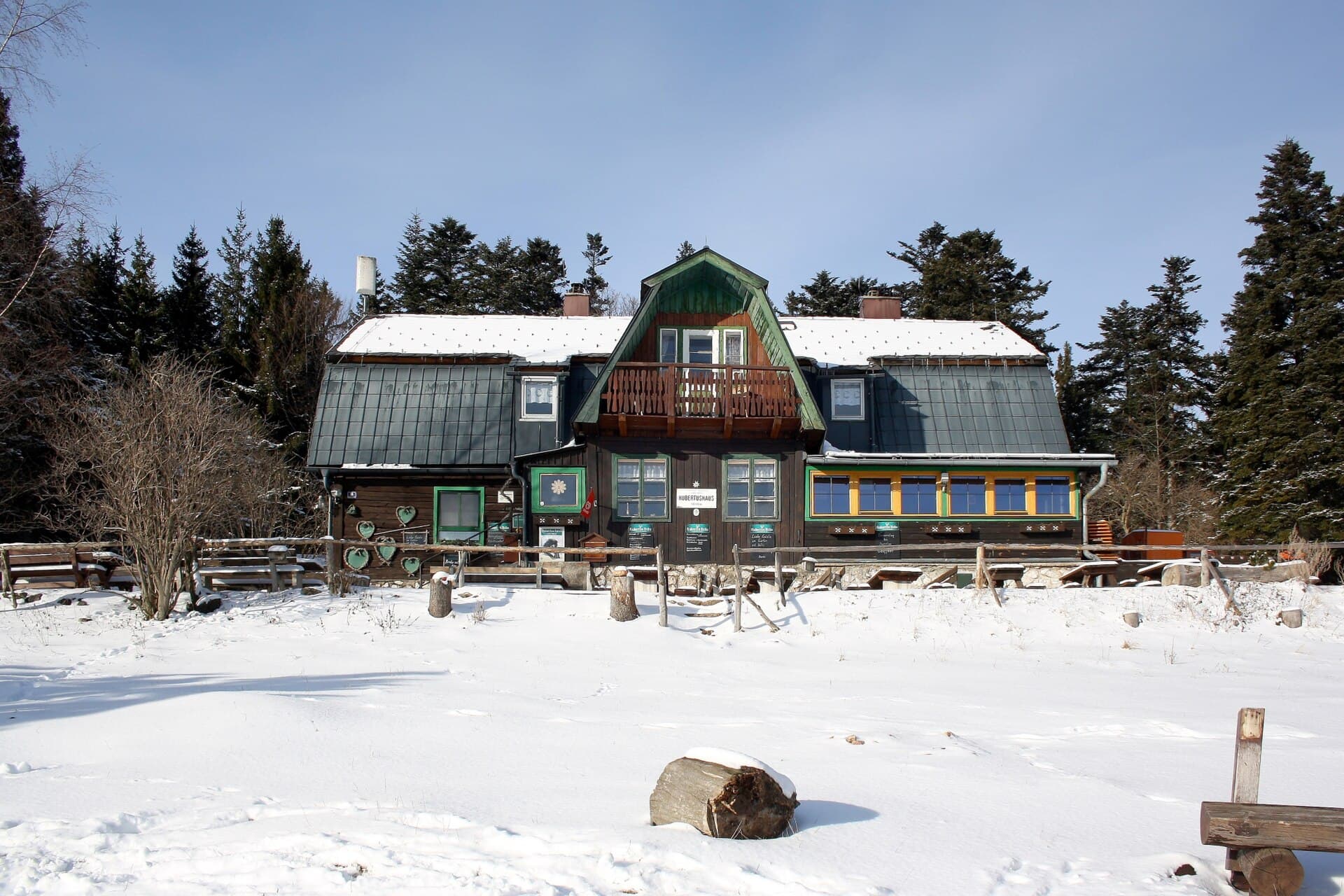 Hubertushaus (via Wikimedia Commons, CC BY-SA 3.0)