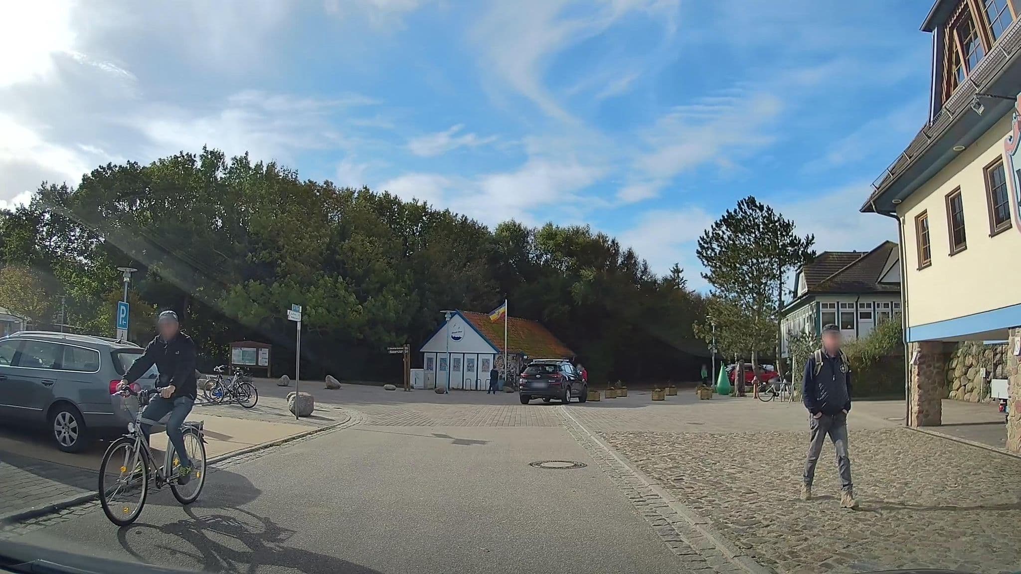 Street view near Moby Dick, Ostseebad Dierhagen — © hendel (CC BY-SA · Mapillary)