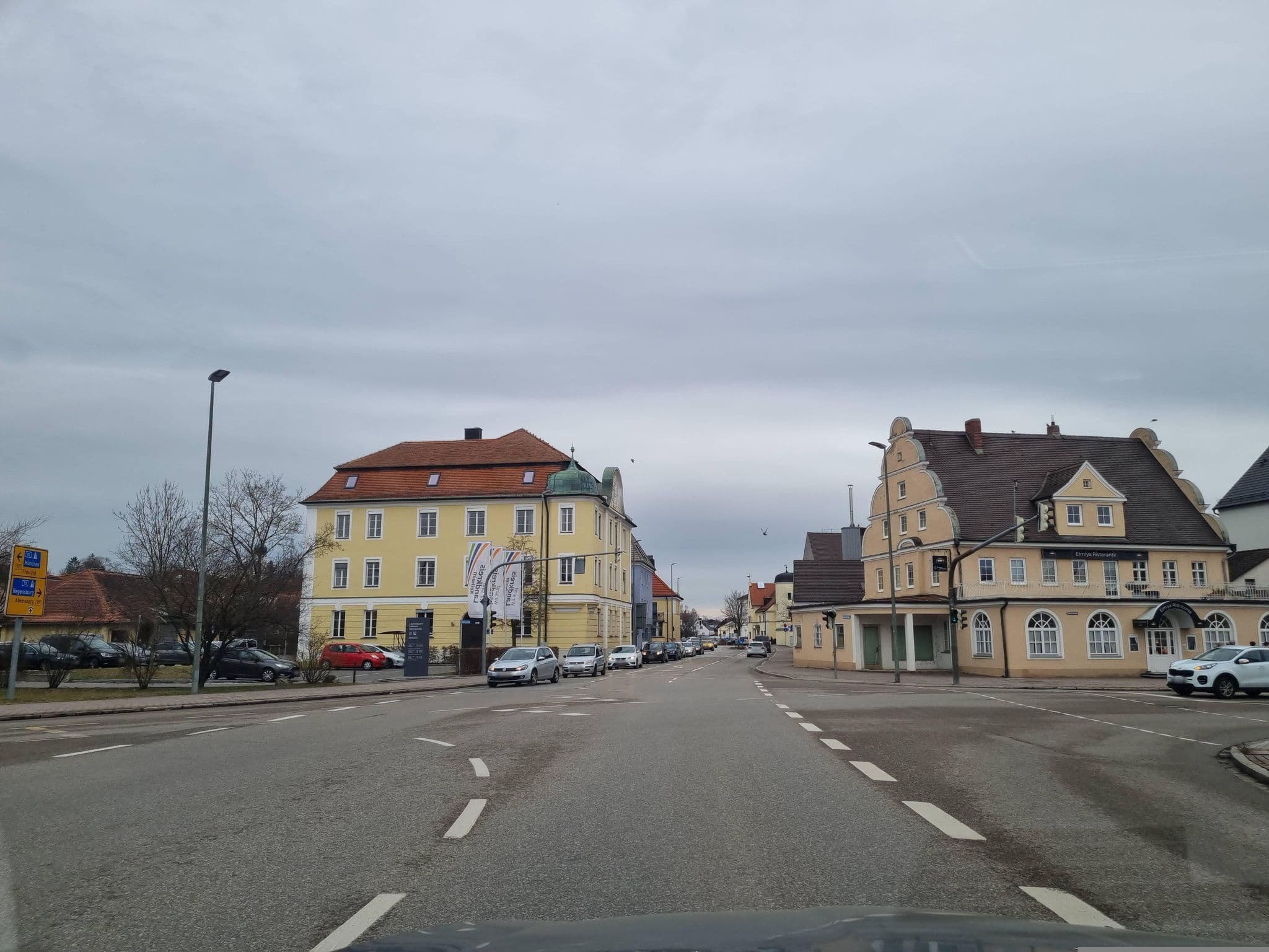 Street view near Pension im Bahnhof Hotel Garmi, Mainburg — © dsmm (CC BY-SA · Mapillary)