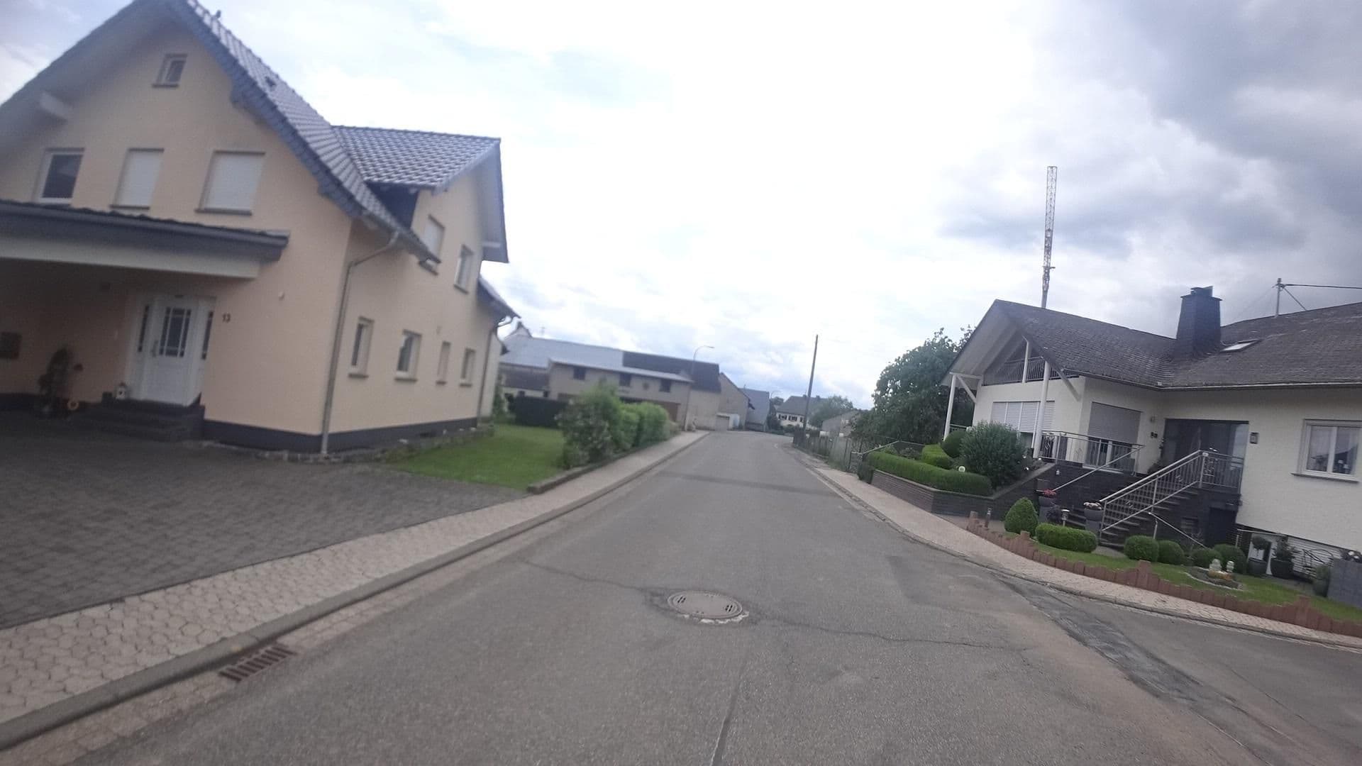 Street view near Ferienwohnung Karola und Hermann Schmitz, Düngenheim — © Vosgivince (CC BY-SA · Mapillary)