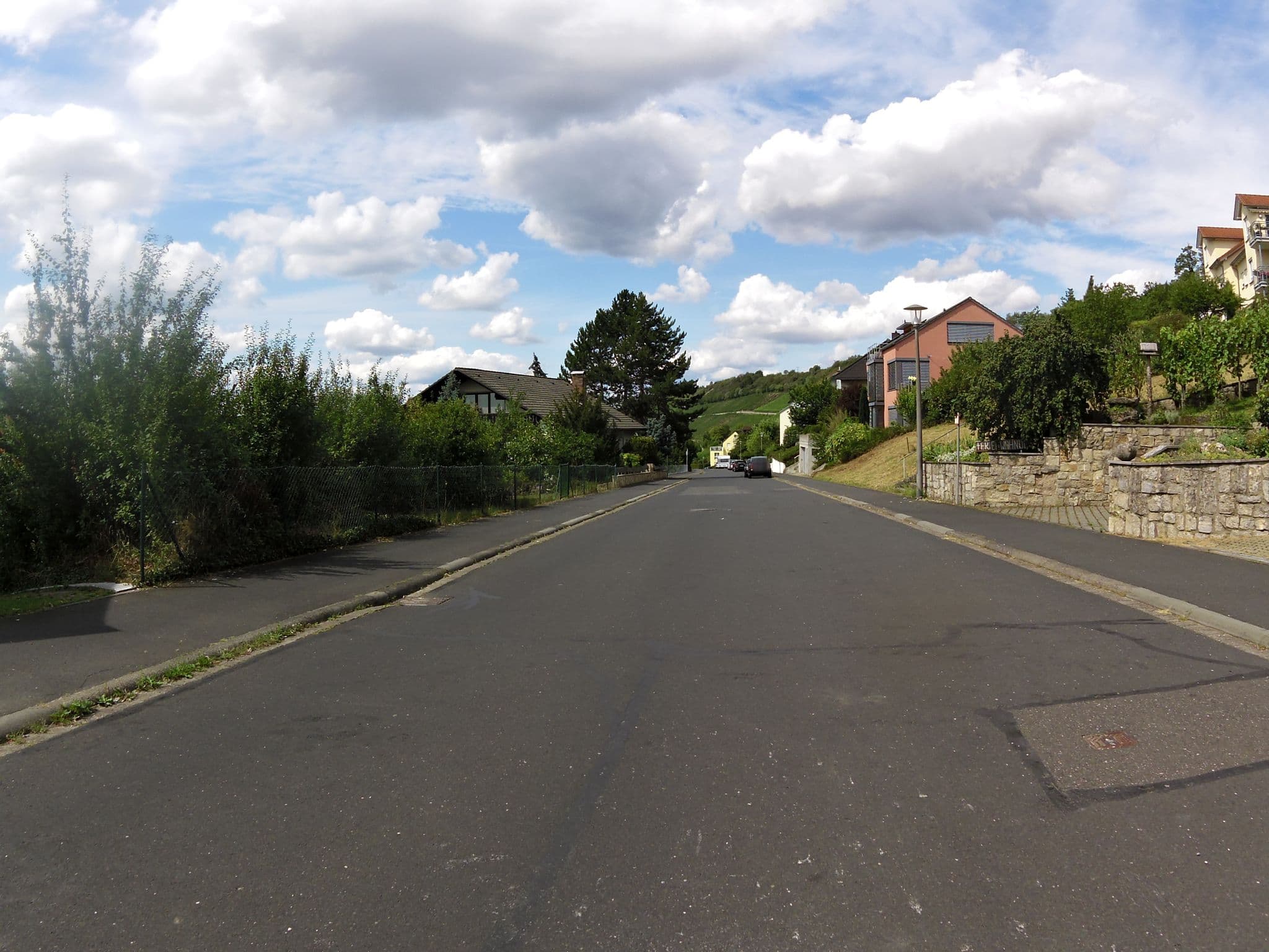 Street view near Ferienwohnung Ruckert, Sommerhausen — © zoegglmeyr (CC BY-SA · Mapillary)