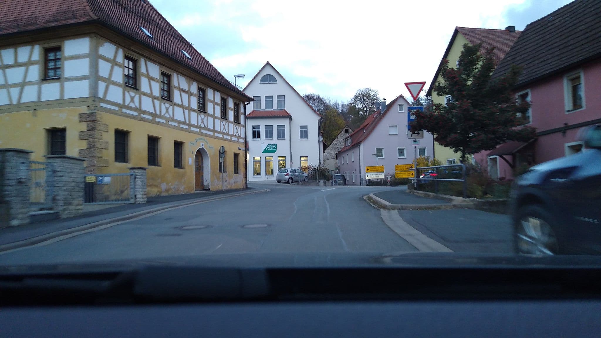 Street view near Gasthaus Linden-Brauerei, Gräfenberg — © mike409 (CC BY-SA · Mapillary)
