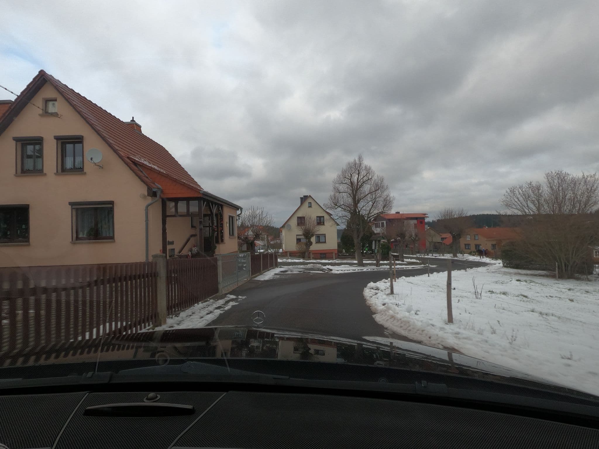 Street view near Ferienwohnung Faulstich, Finsterbergen — © saschahaberkorn (CC BY-SA · Mapillary)