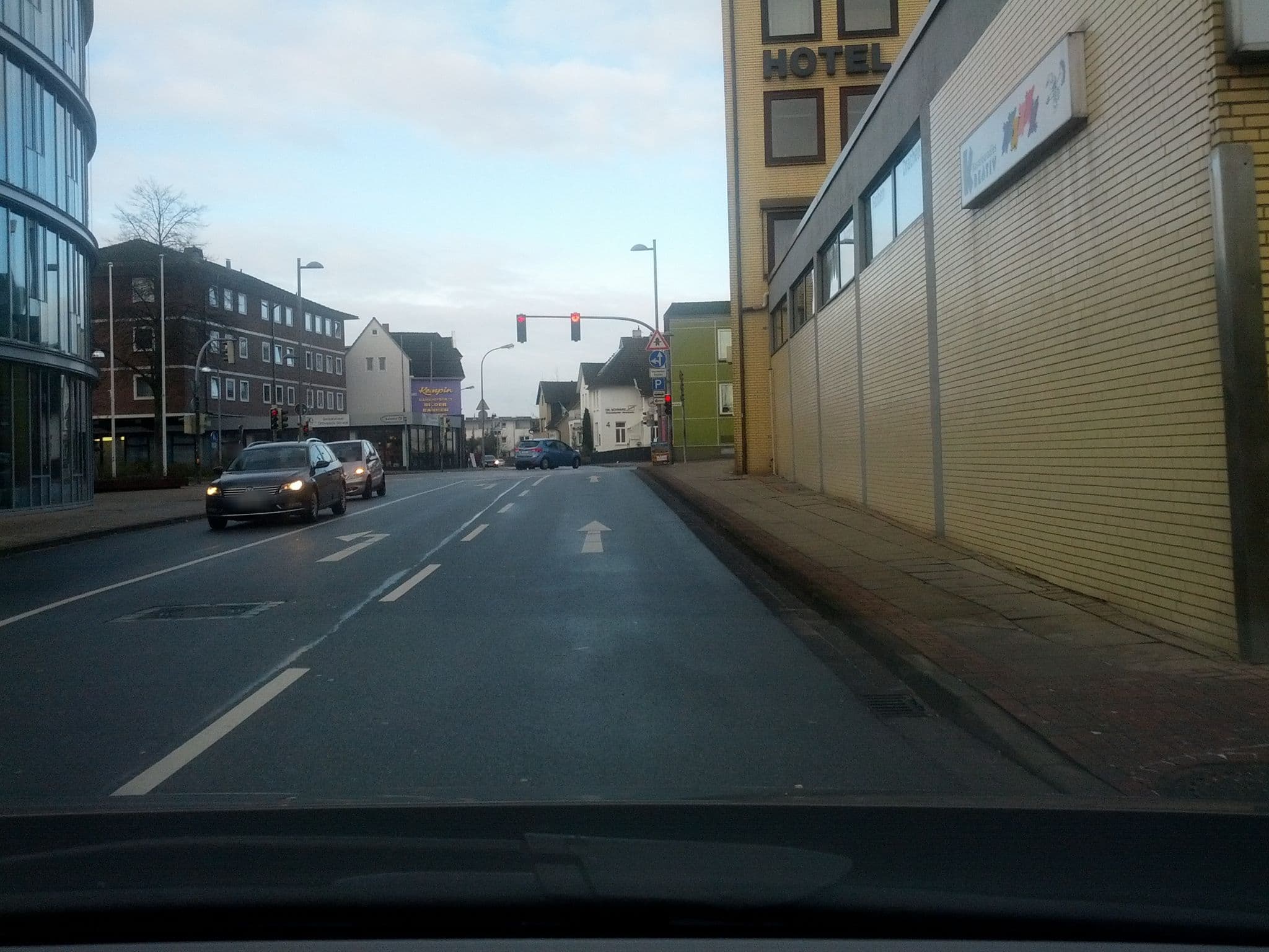 Street view near Hotel am Stadtpark, Buxtehude — © zoegglmeyr (CC BY-SA · Mapillary)