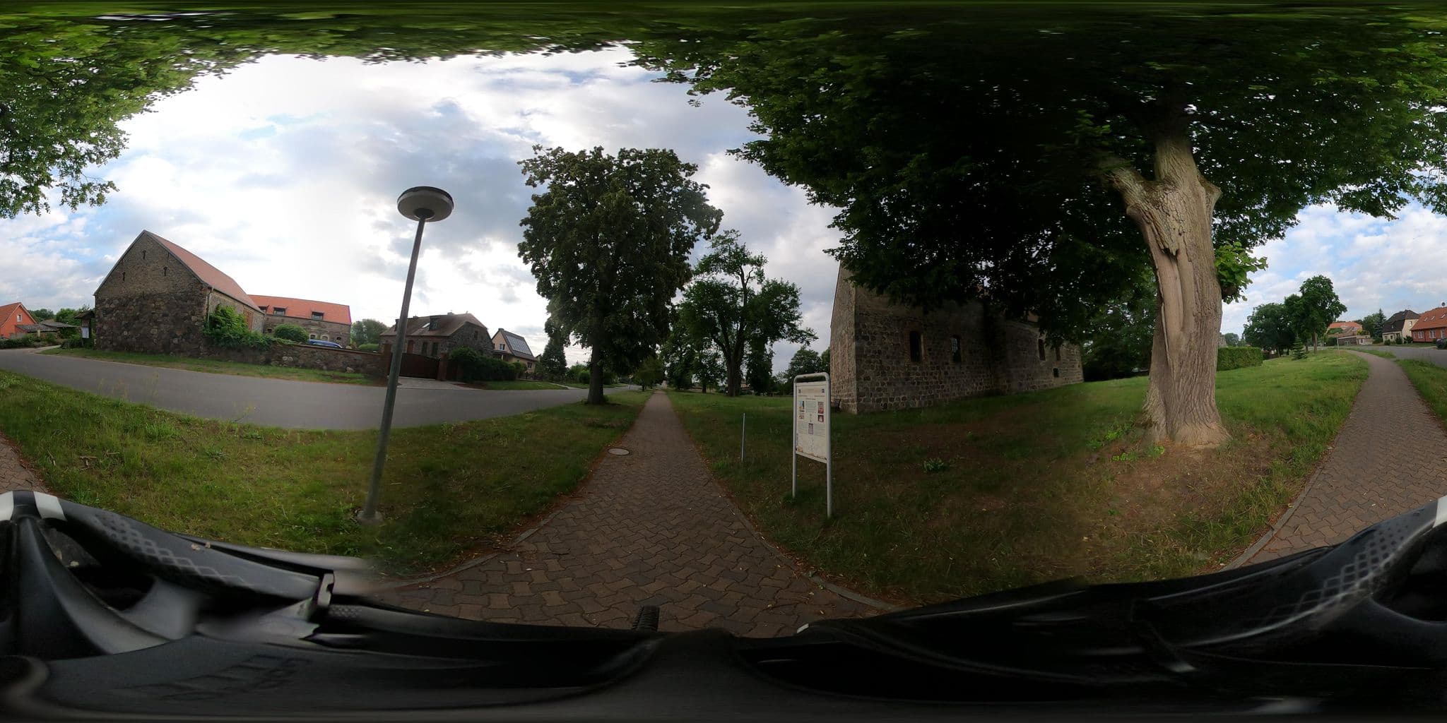Street view near Pension Landhaus Garzau, Rehfelde — © stefanhrt (CC BY-SA · Mapillary)