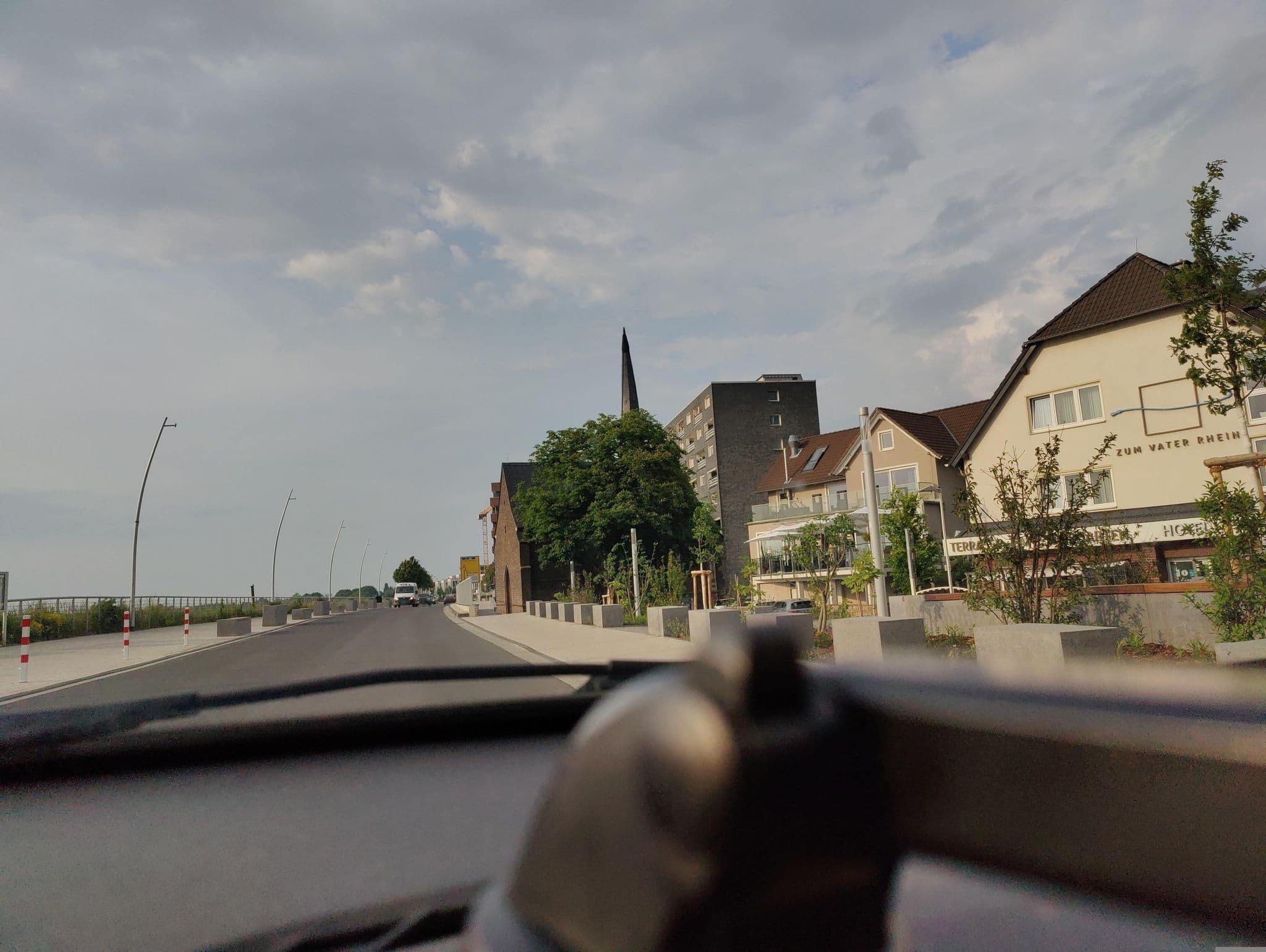 Street view near Zum Vater Rhein, Monheim am Rhein — © poxonline (CC BY-SA · Mapillary)
