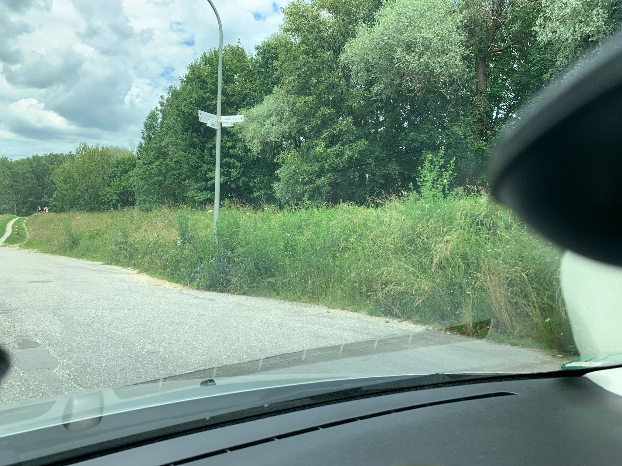 Street view near Zur Länd, Moosburg — © chicc0 (CC BY-SA · Mapillary)