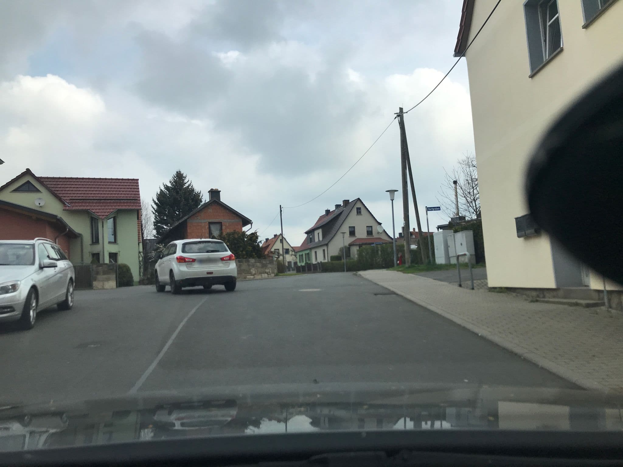Street view near Ferienwohnung Alte Bäckerei, Niederdorla — © saschahaberkorn (CC BY-SA · Mapillary)