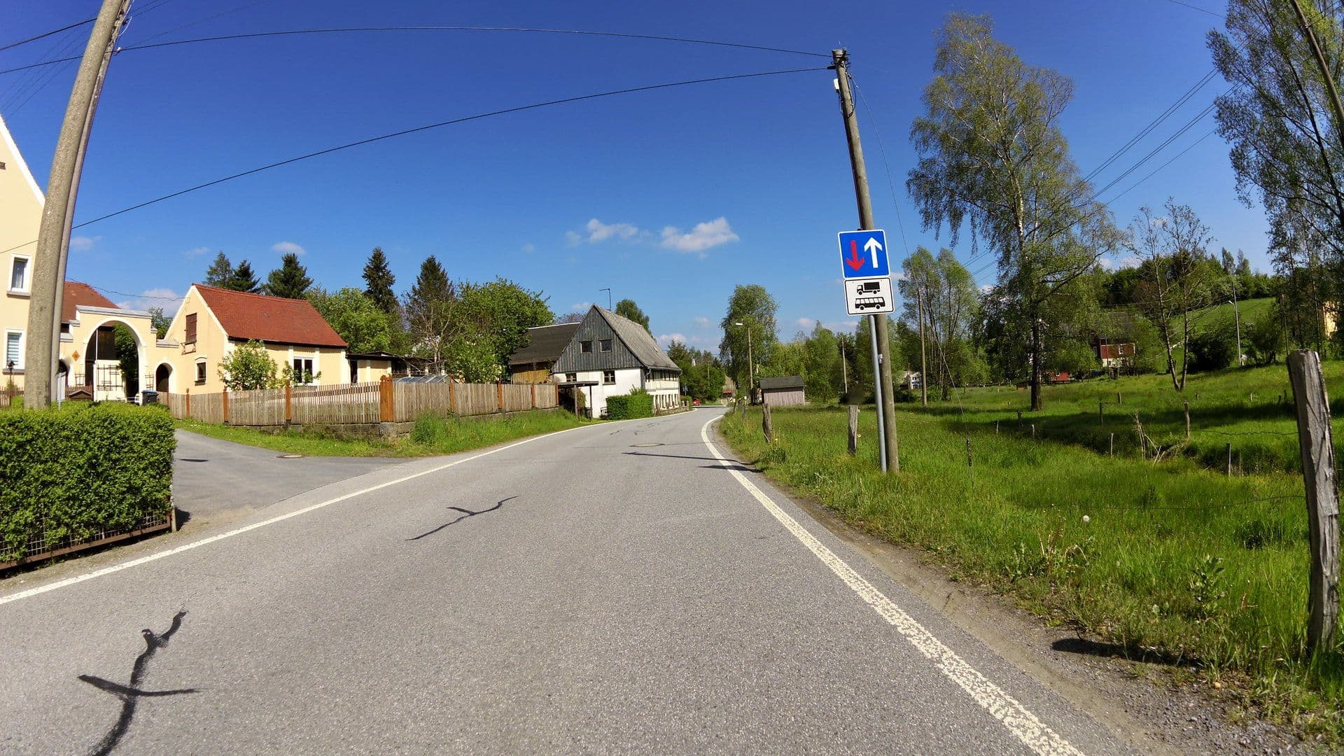 Street view near Ferienwohnungen Thomas, Hohnstein — © moenk (CC BY-SA · Mapillary)