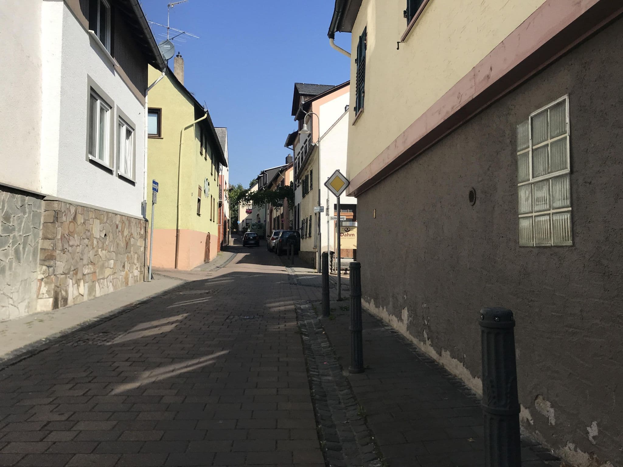 Street view near Weingut Wilhelm Klein, Eltville — © miguel_andrade (CC BY-SA · Mapillary)