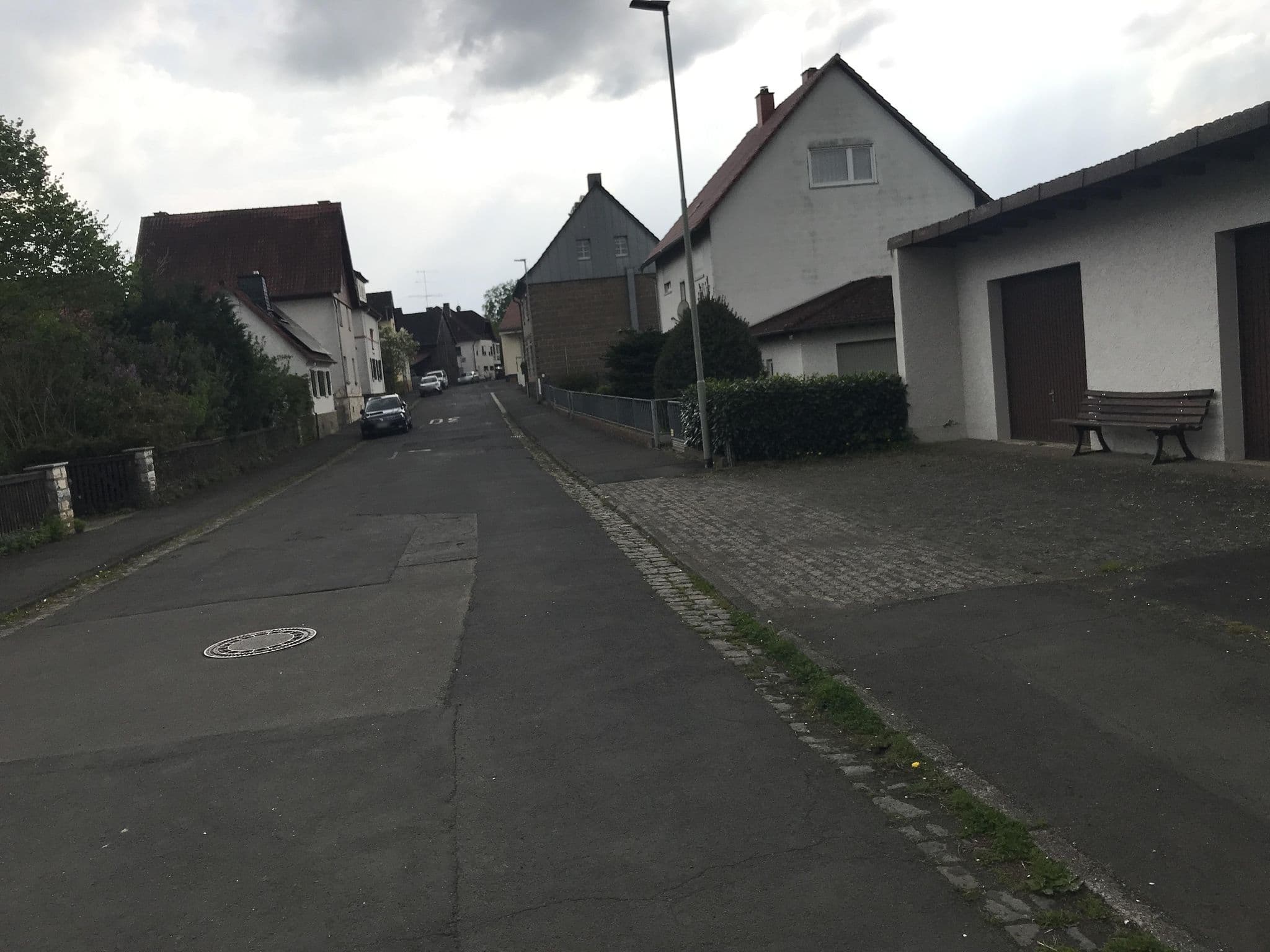 Street view near Ferienwohnungen am Grauberg, Hungen — © troher15 (CC BY-SA · Mapillary)
