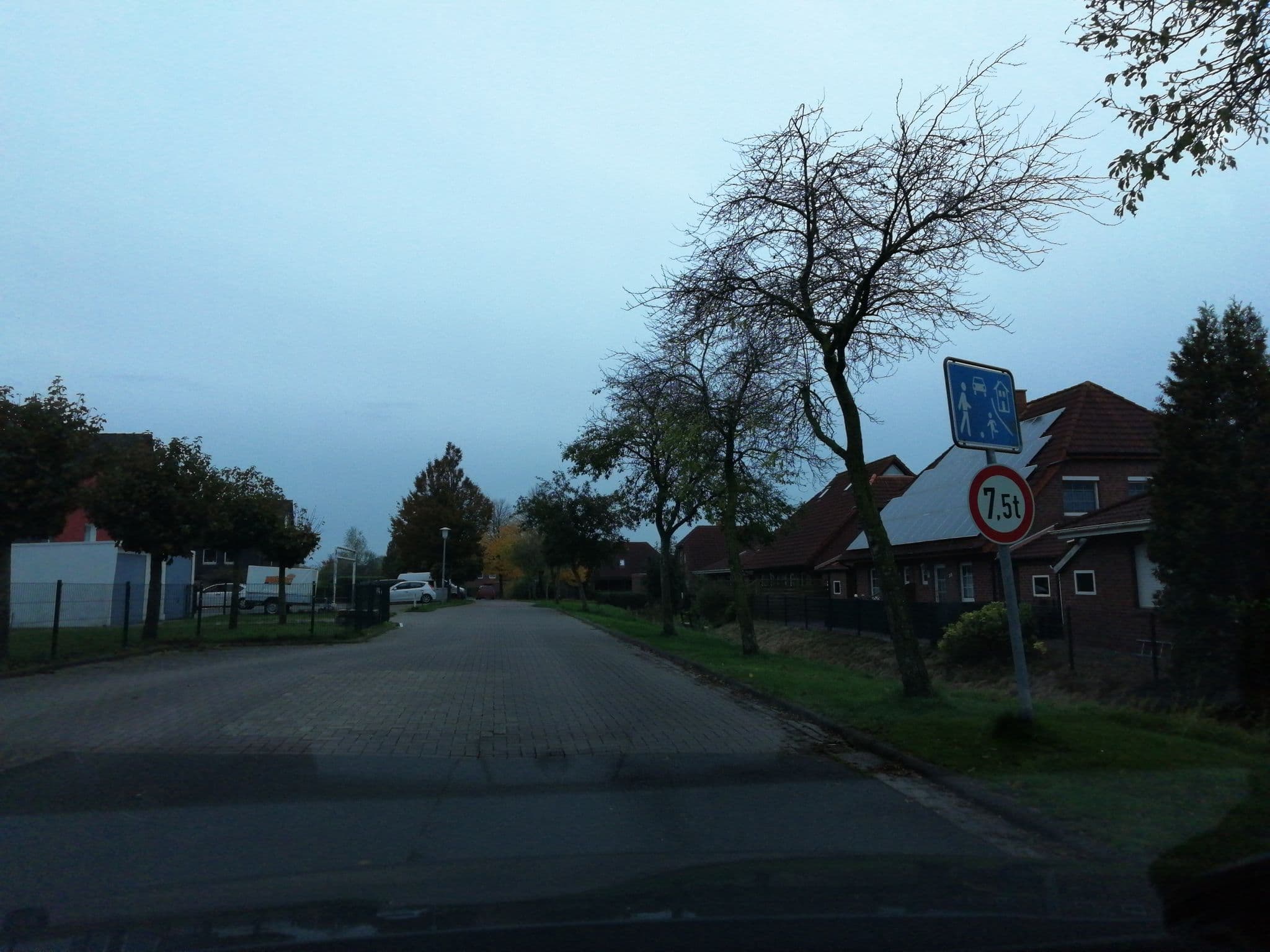 Street view near Urlaubsziel Hooksiel, Sillenstede — © hotzi57 (CC BY-SA · Mapillary)