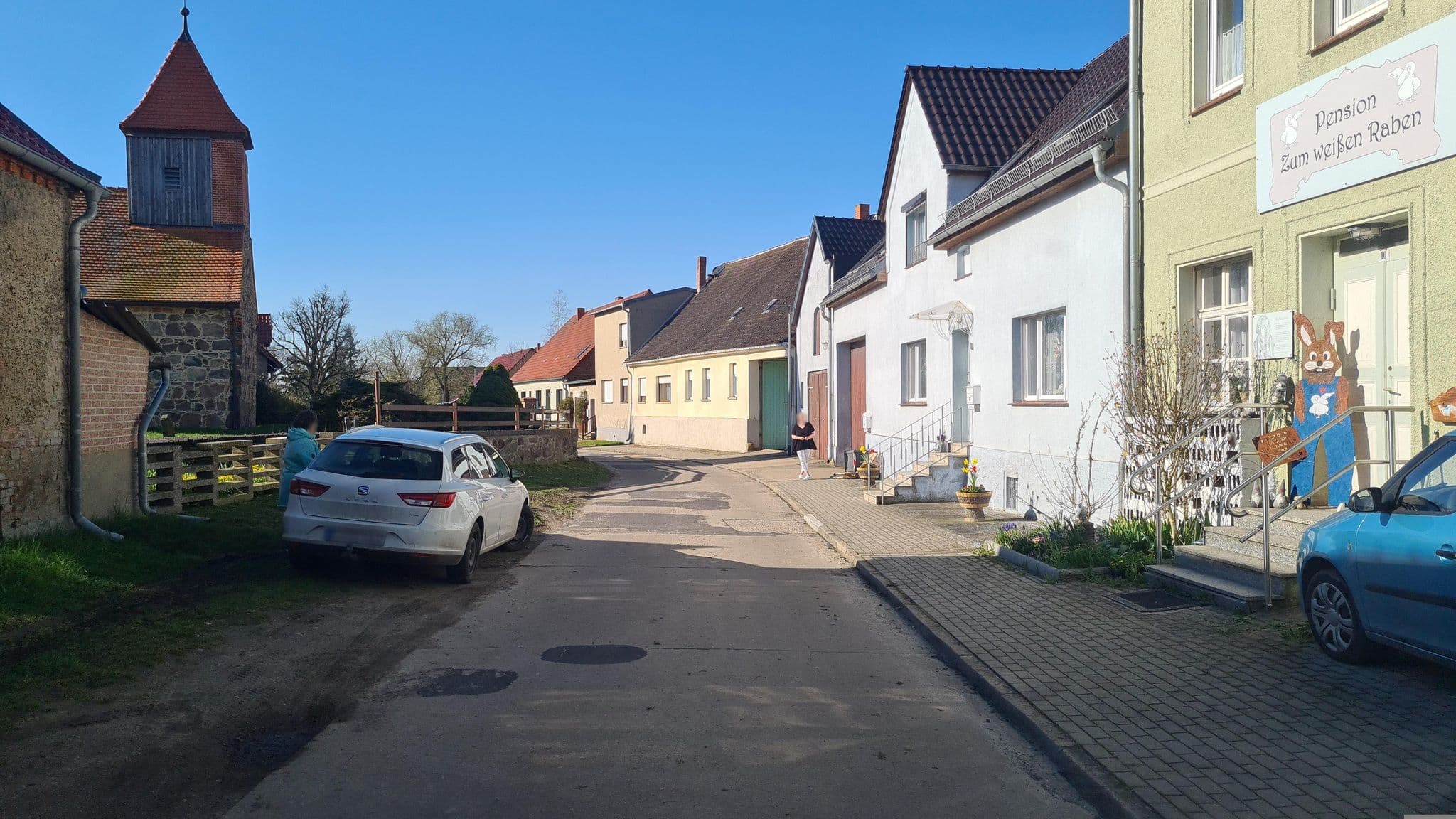Street view near Pension und Dorfsaal zum weißen Raben, Niemegk — © dsmm (CC BY-SA · Mapillary)