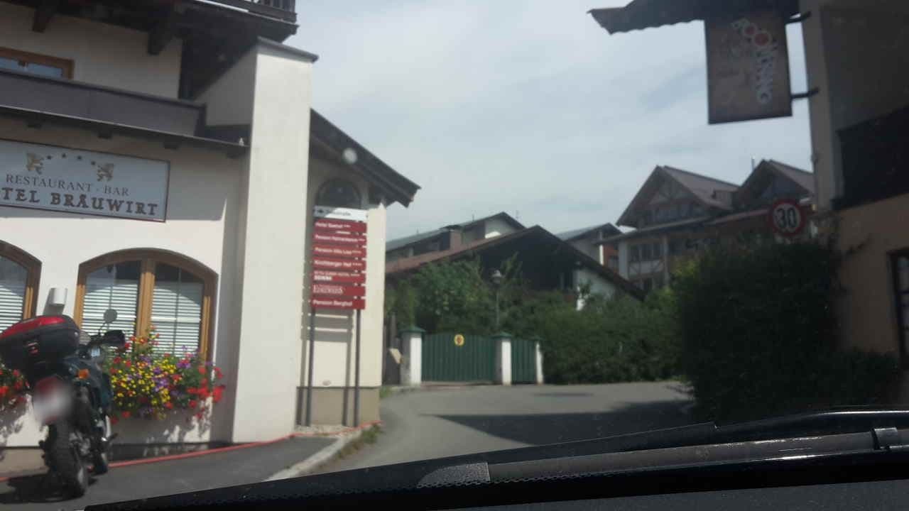 Street view near Hotel Bräuwirt, Kirchberg in Tirol — © heilbron (CC BY-SA · Mapillary)