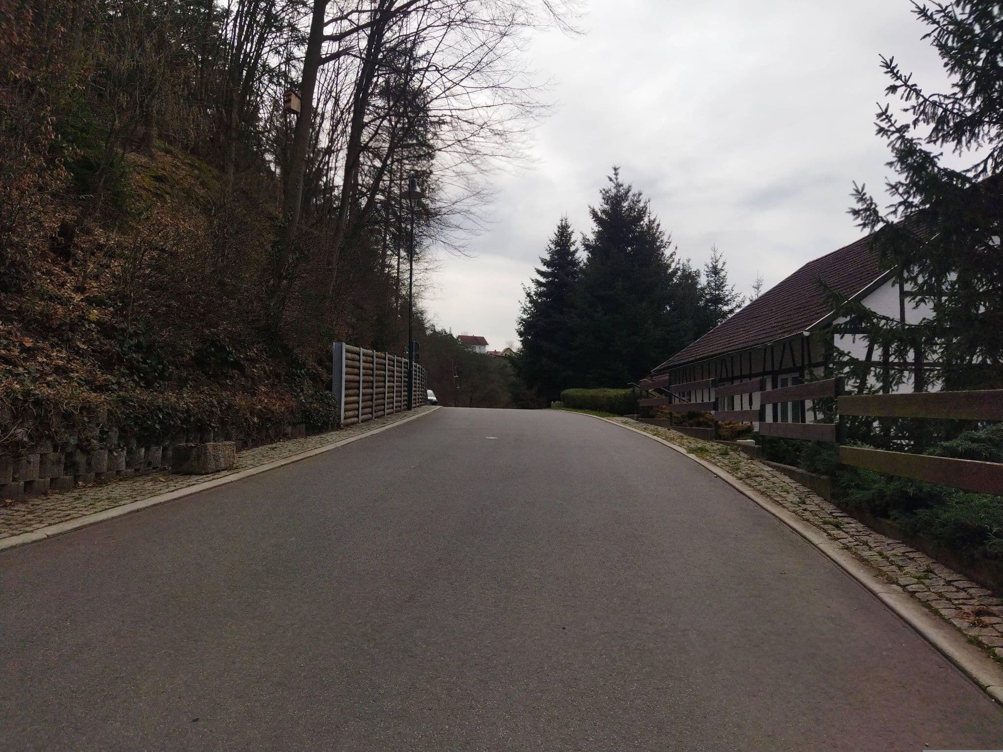 Street view near Gasthaus und Pension "Zur Linde", Unterwellenborn — © changchun1 (CC BY-SA · Mapillary)