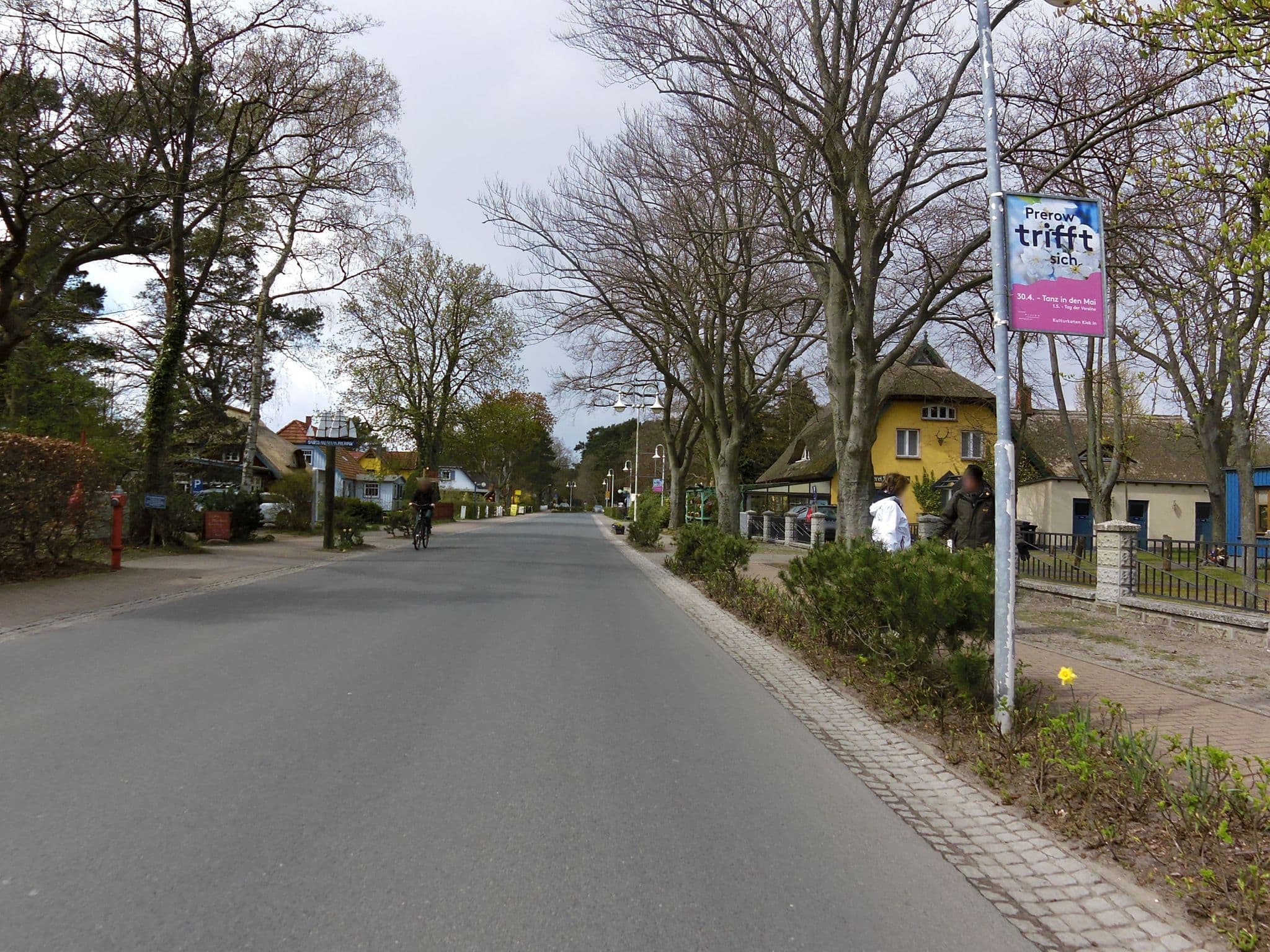 Street view near Haus Störtebeker, Ostseebad Prerow — © zoegglmeyr (CC BY-SA · Mapillary)