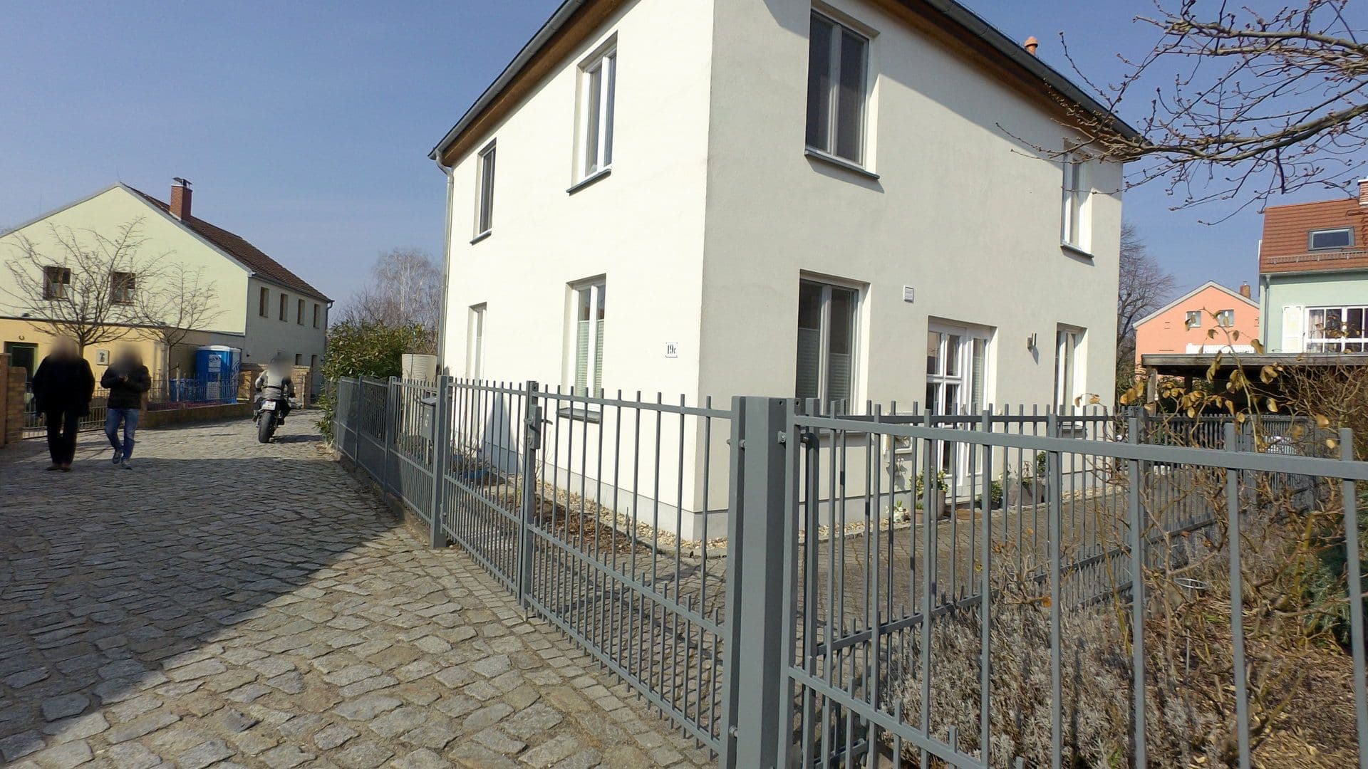 Street view near Ferienwohnungen am Inselufer, Werder — © moenk (CC BY-SA · Mapillary)