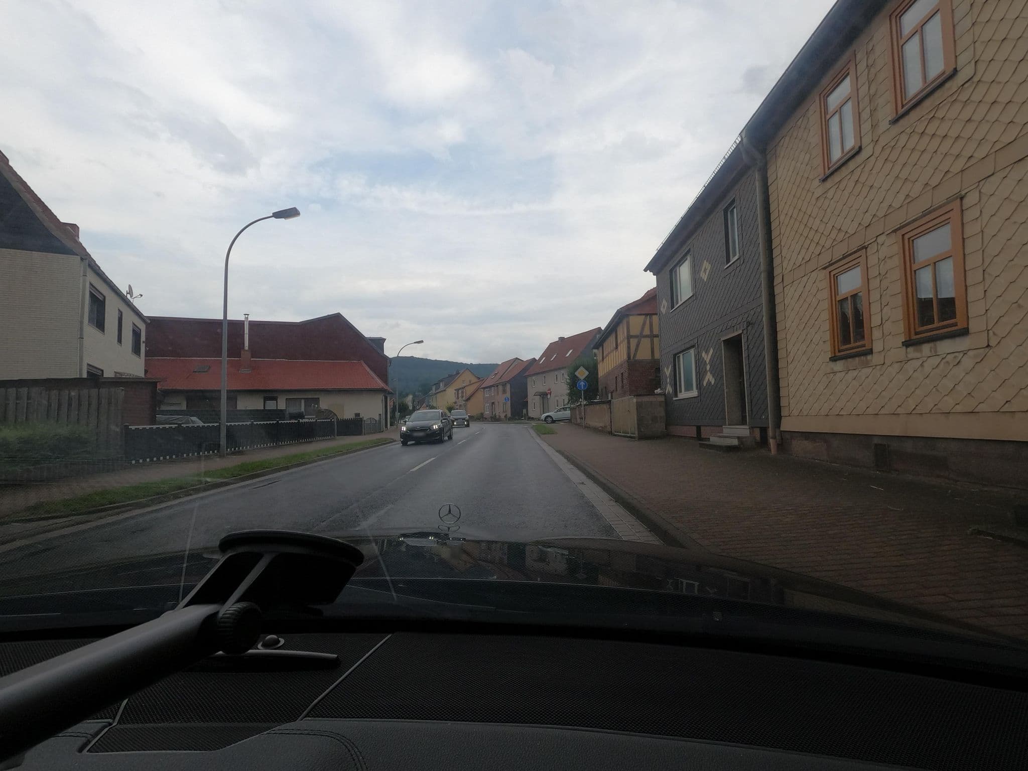 Street view near Ferienwohnungen Eulenburg, Uder — © saschahaberkorn (CC BY-SA · Mapillary)