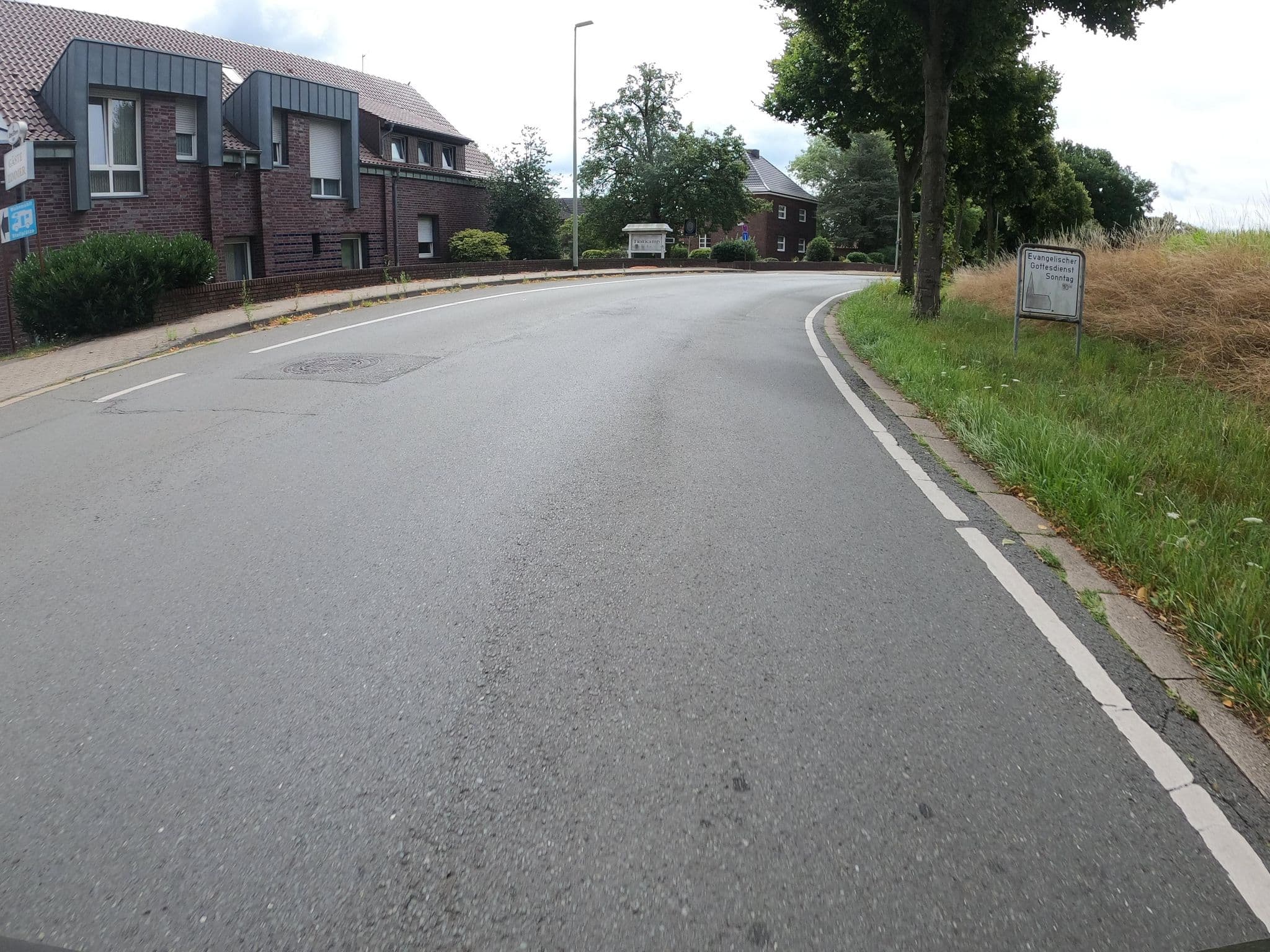 Street view near Café Holtkamp Wohnmobilstellplatz, Schermbeck — © gisberti (CC BY-SA · Mapillary)