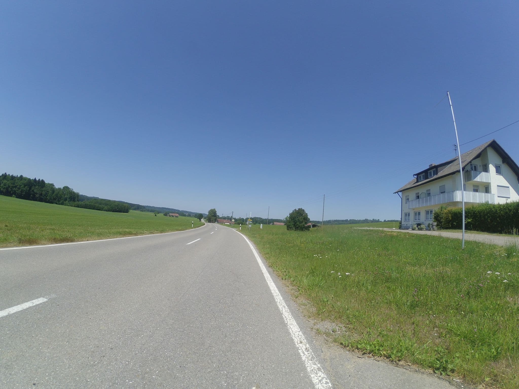 Street view near Zum wilden Mann, Wolfertschwenden — © ray66 (CC BY-SA · Mapillary)
