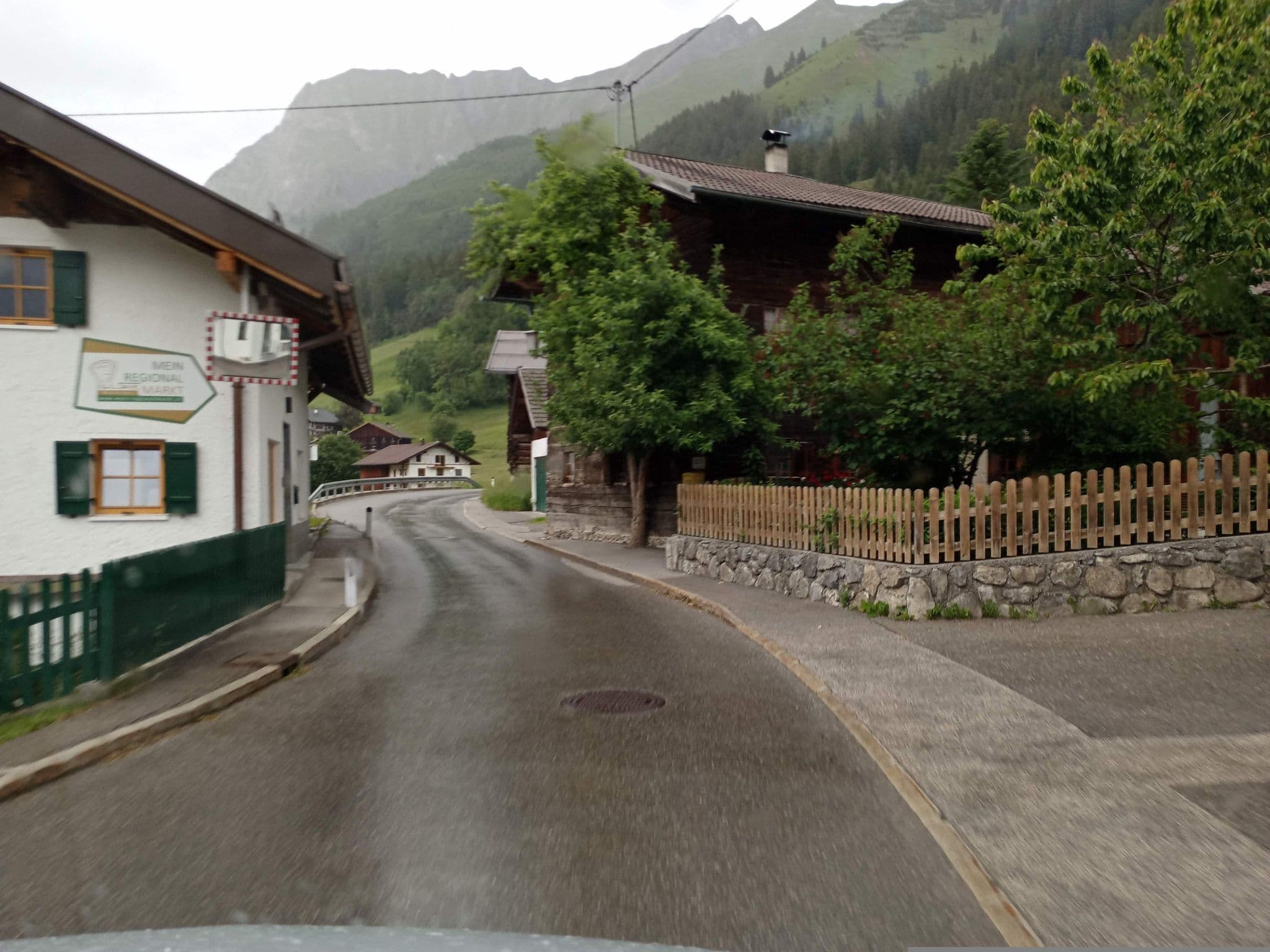 Street view near Zum Hubertus, Schönwies — © atze02 (CC BY-SA · Mapillary)