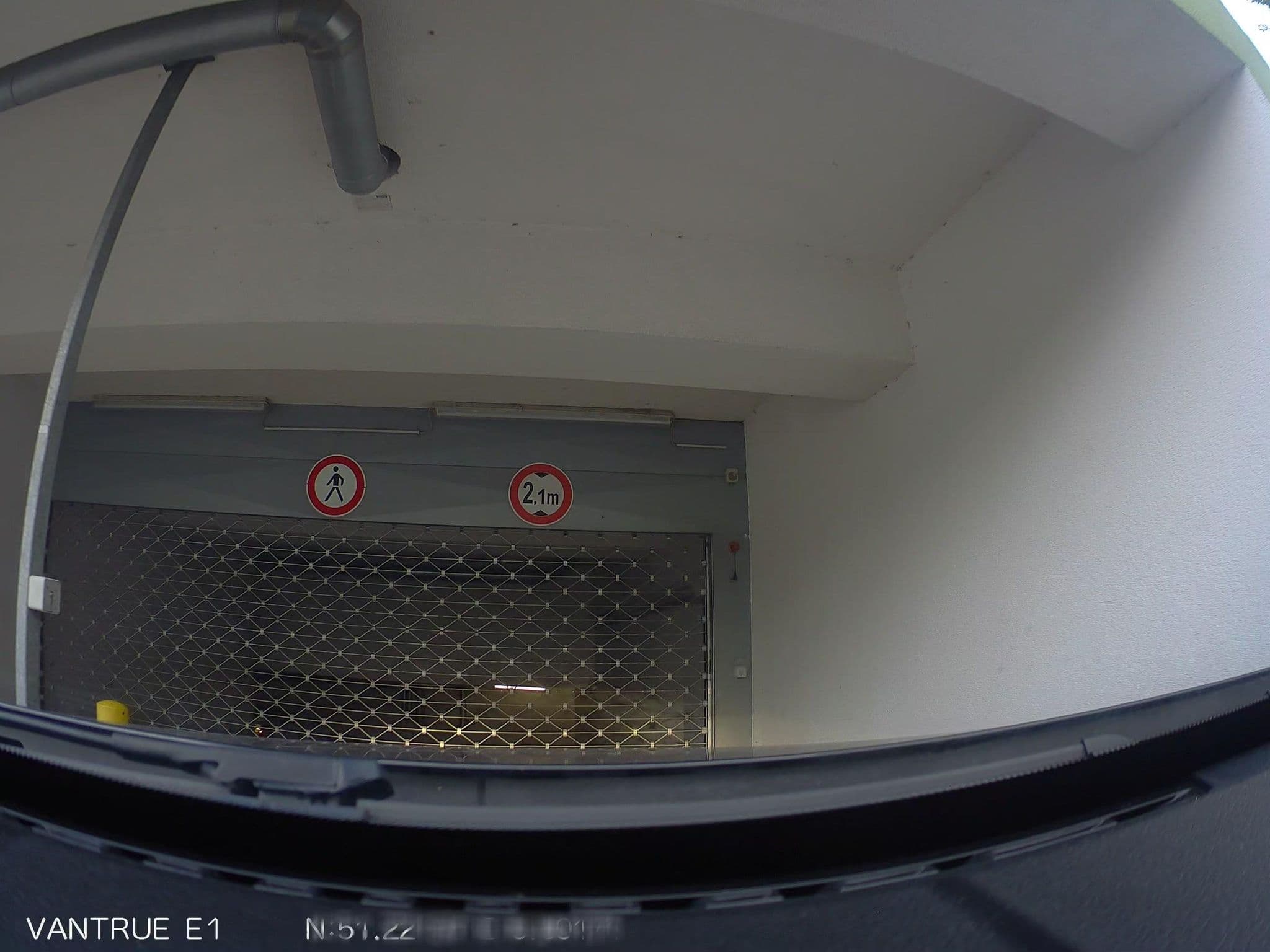 Street view near the niu Tab, Düsseldorf — © hiwi234 (CC BY-SA · Mapillary)
