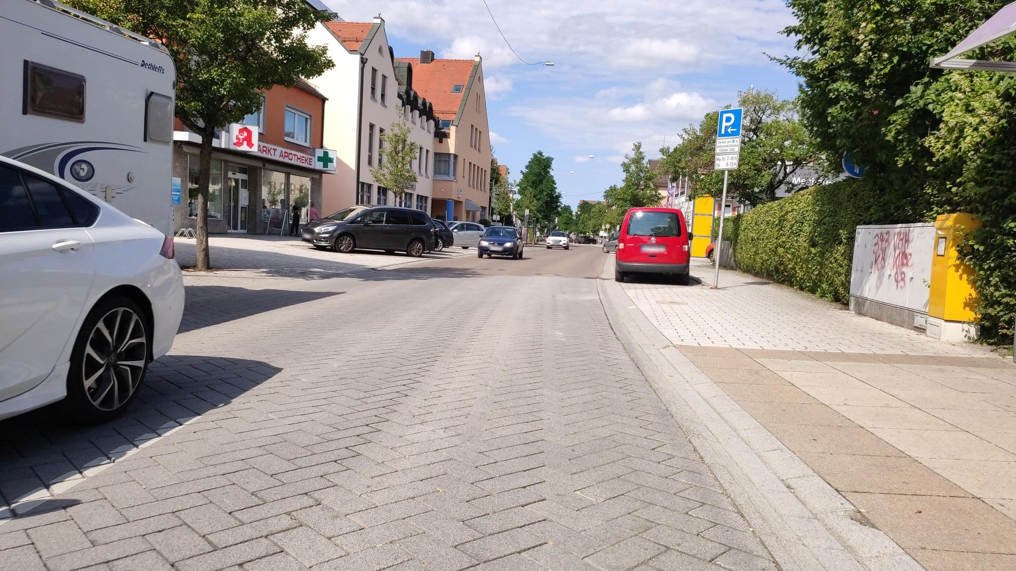 Street view near Gästehaus Krone, Bobingen — © dralfa (CC BY-SA · Mapillary)