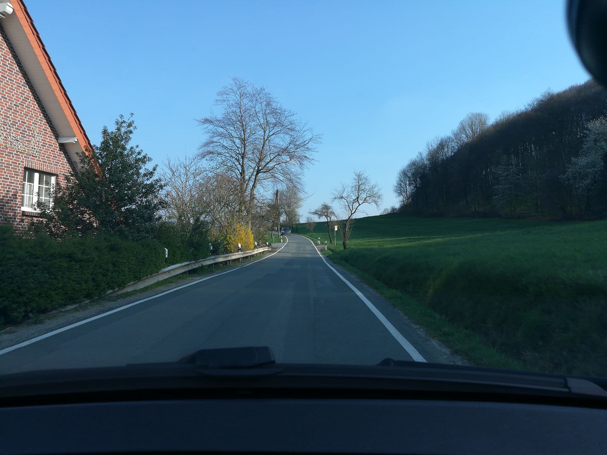 Street view near Hotel Rehkitz, Halle — © thorstenh (CC BY-SA · Mapillary)