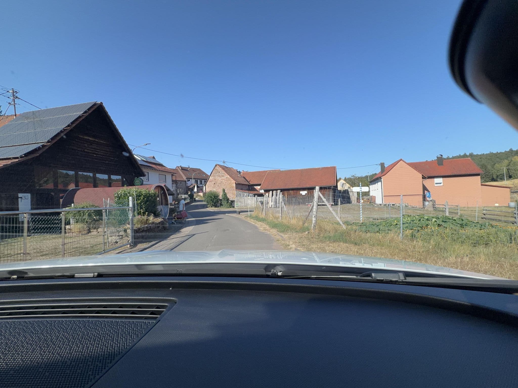 Street view near Zur Scheune, Wilgartswiesen — © derlipper (CC BY-SA · Mapillary)