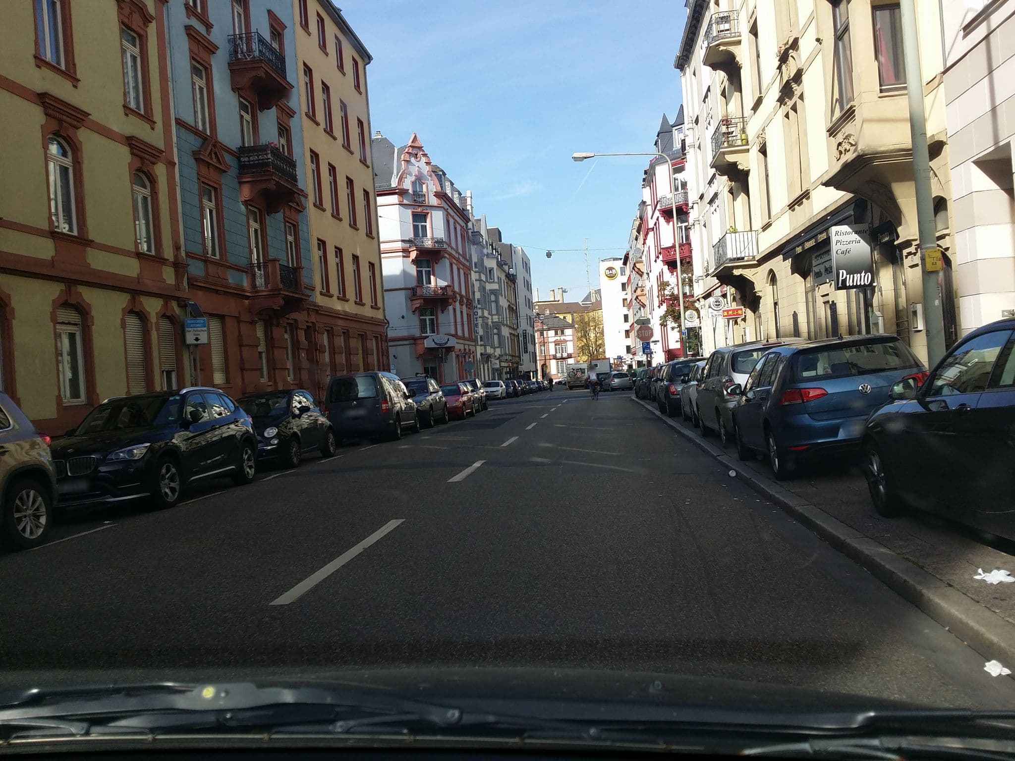 Street view near Hotel Cristall, Frankfurt am Main — © b166er (CC BY-SA · Mapillary)