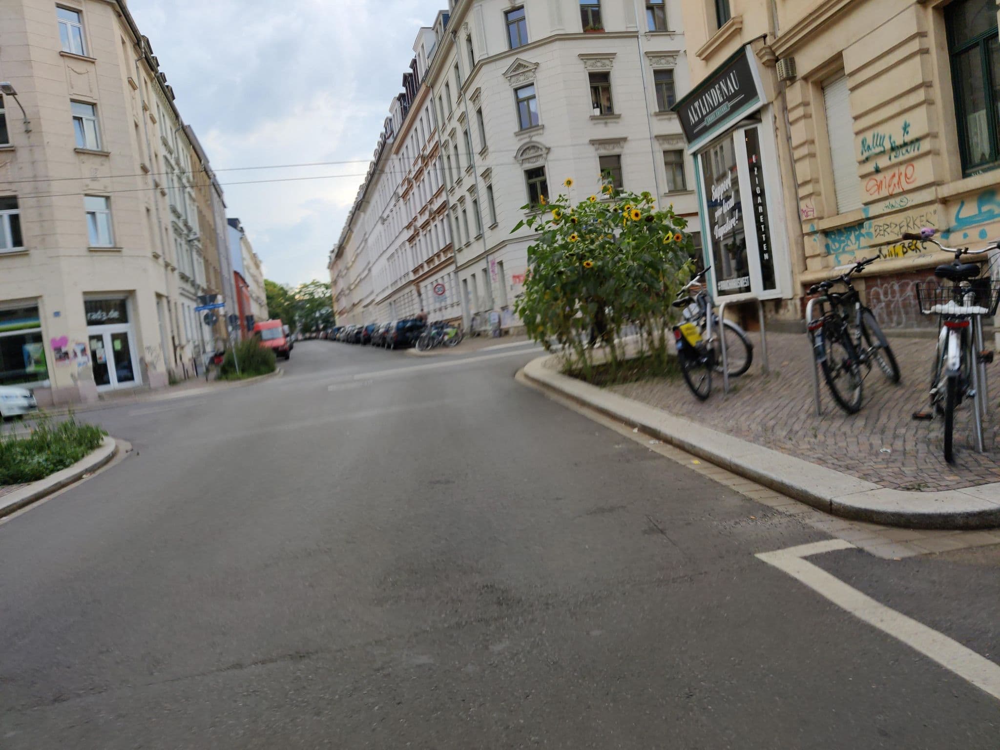 Street view near Zimmervermietung Markus Kiy, Kleinzschocher — © kopra (CC BY-SA · Mapillary)
