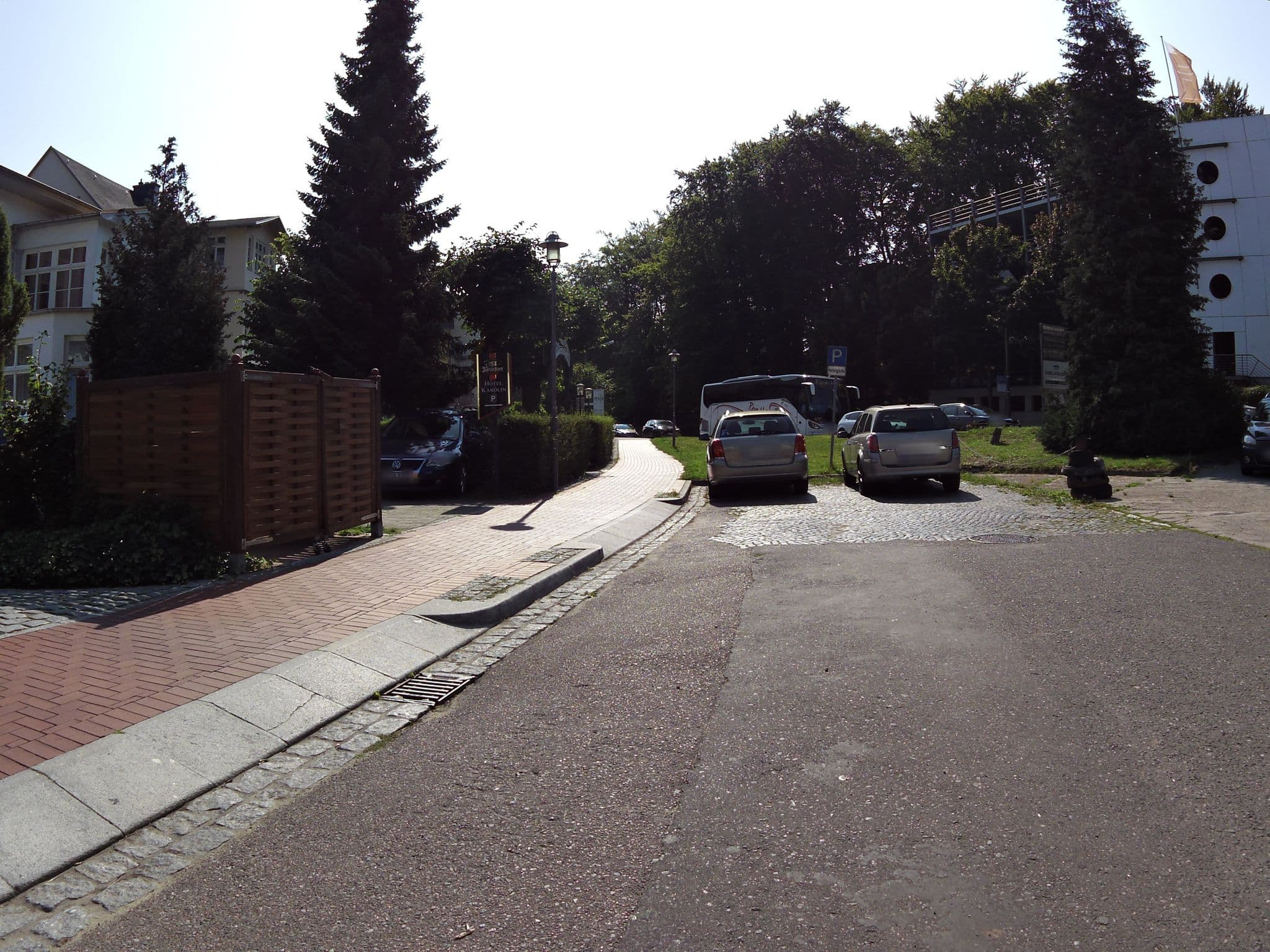 Street view near Hotel Karolin, Seebad Heringsdorf — © zoegglmeyr (CC BY-SA · Mapillary)