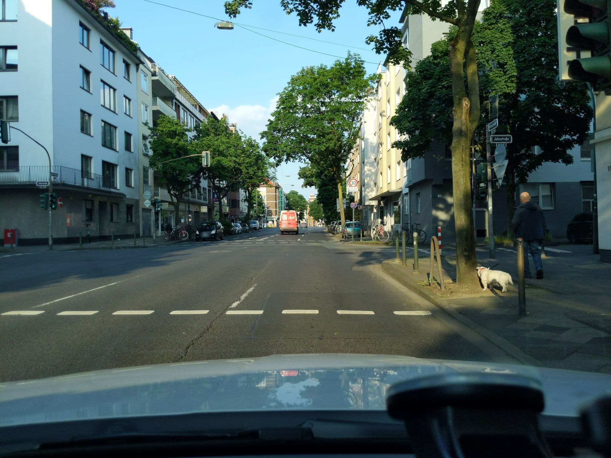 Street view near Atomis Hotel Düsseldorf City, Düsseldorf — © littlefool (CC BY-SA · Mapillary)