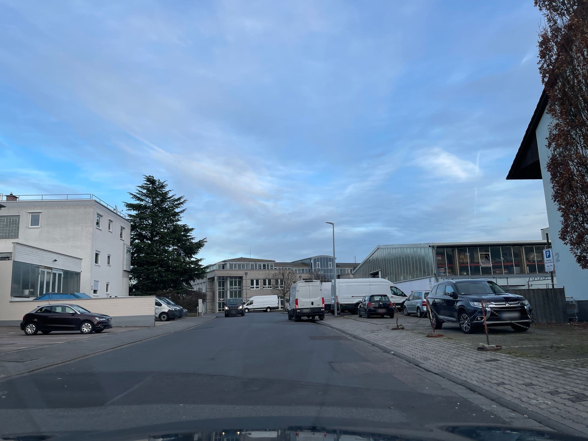 Street view near Pension Fasanenhof, Kelsterbach — © hkb (CC BY-SA · Mapillary)