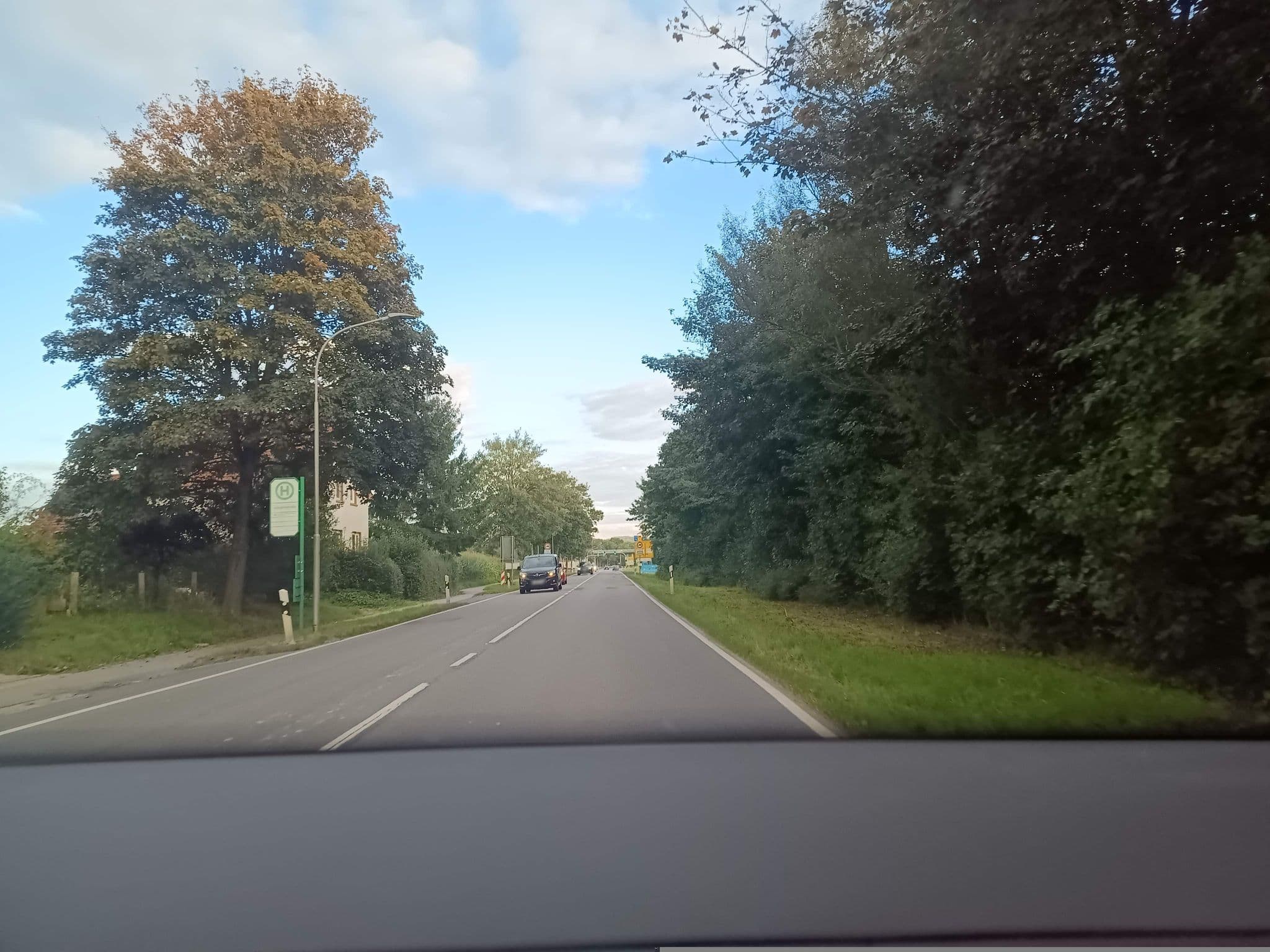 Street view near Landhotel Buchenkrug, Halle — © zuse (CC BY-SA · Mapillary)