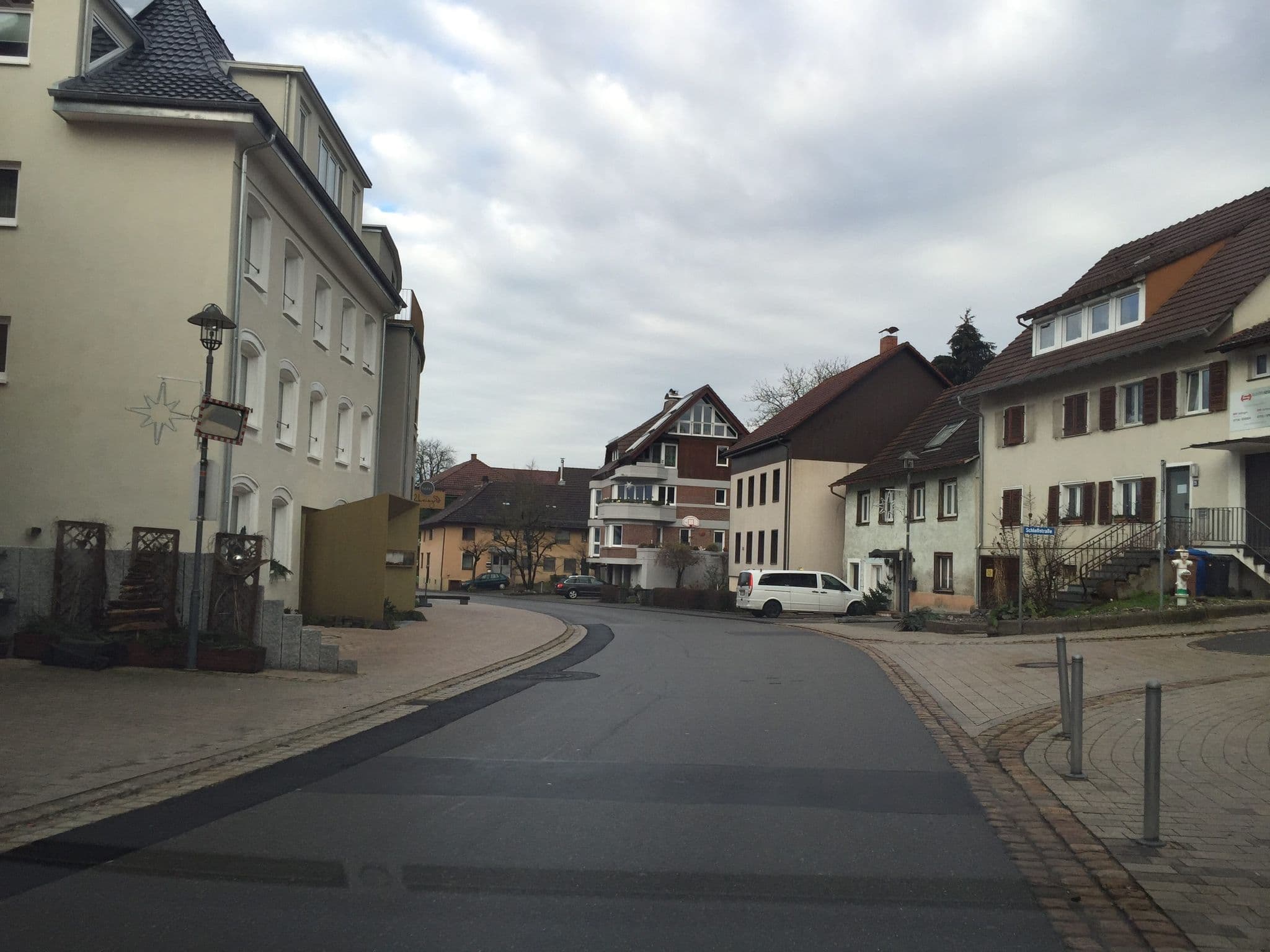 Street view near Hotel Rheingold, Gailingen — © canadarunner (CC BY-SA · Mapillary)