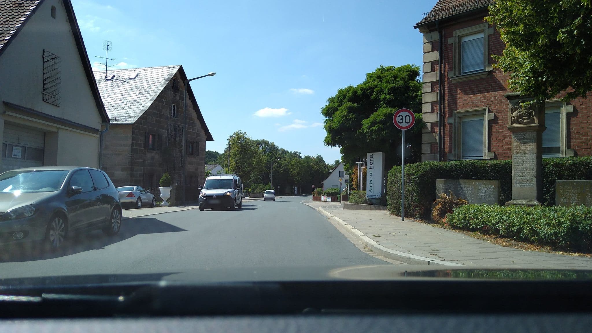 Street view near Ambient Hotel am Europakanal, Fürth — © mike409 (CC BY-SA · Mapillary)