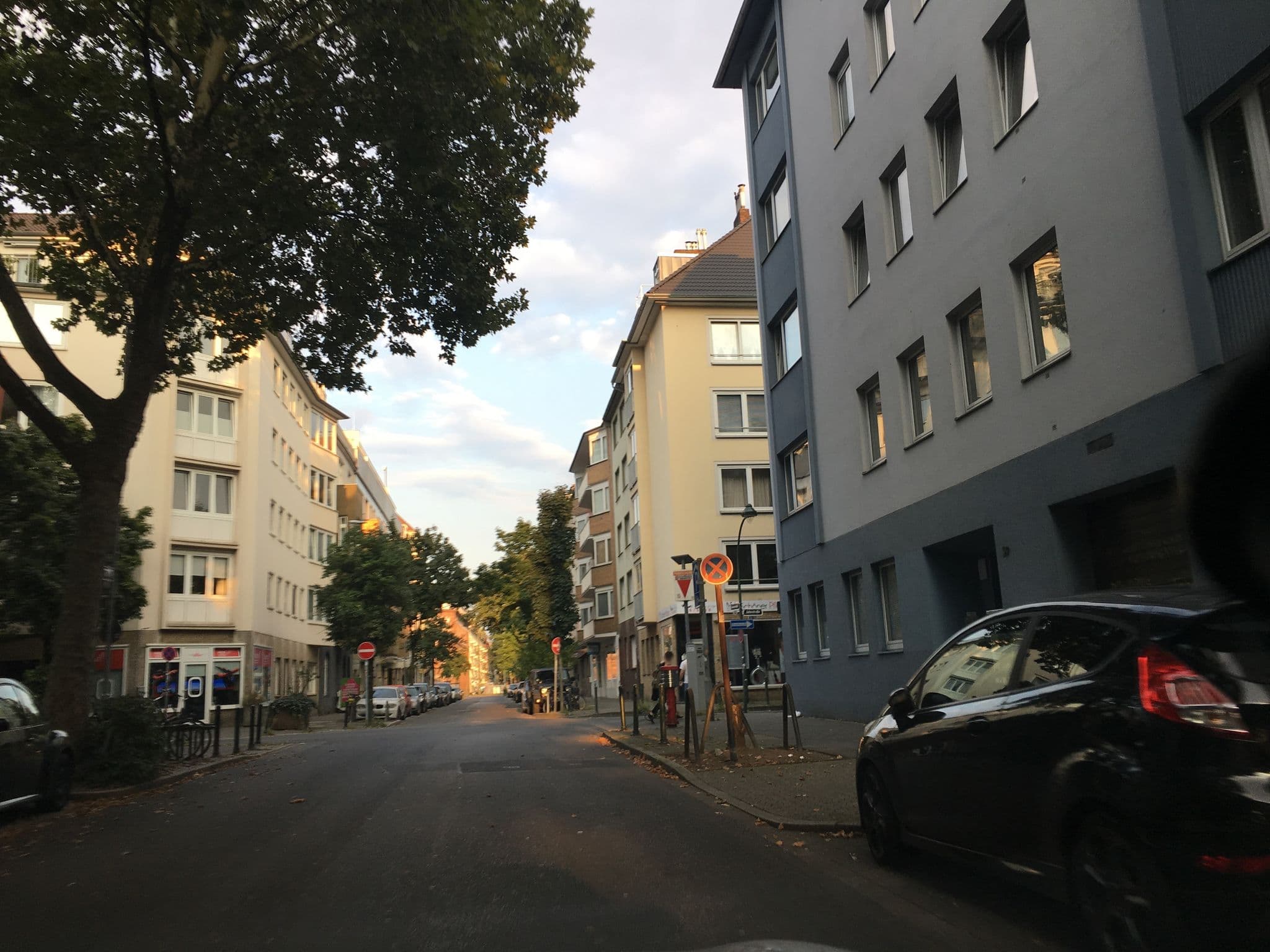 Street view near Ruby Leni Hotel & Bar, Düsseldorf — © chuck (CC BY-SA · Mapillary)