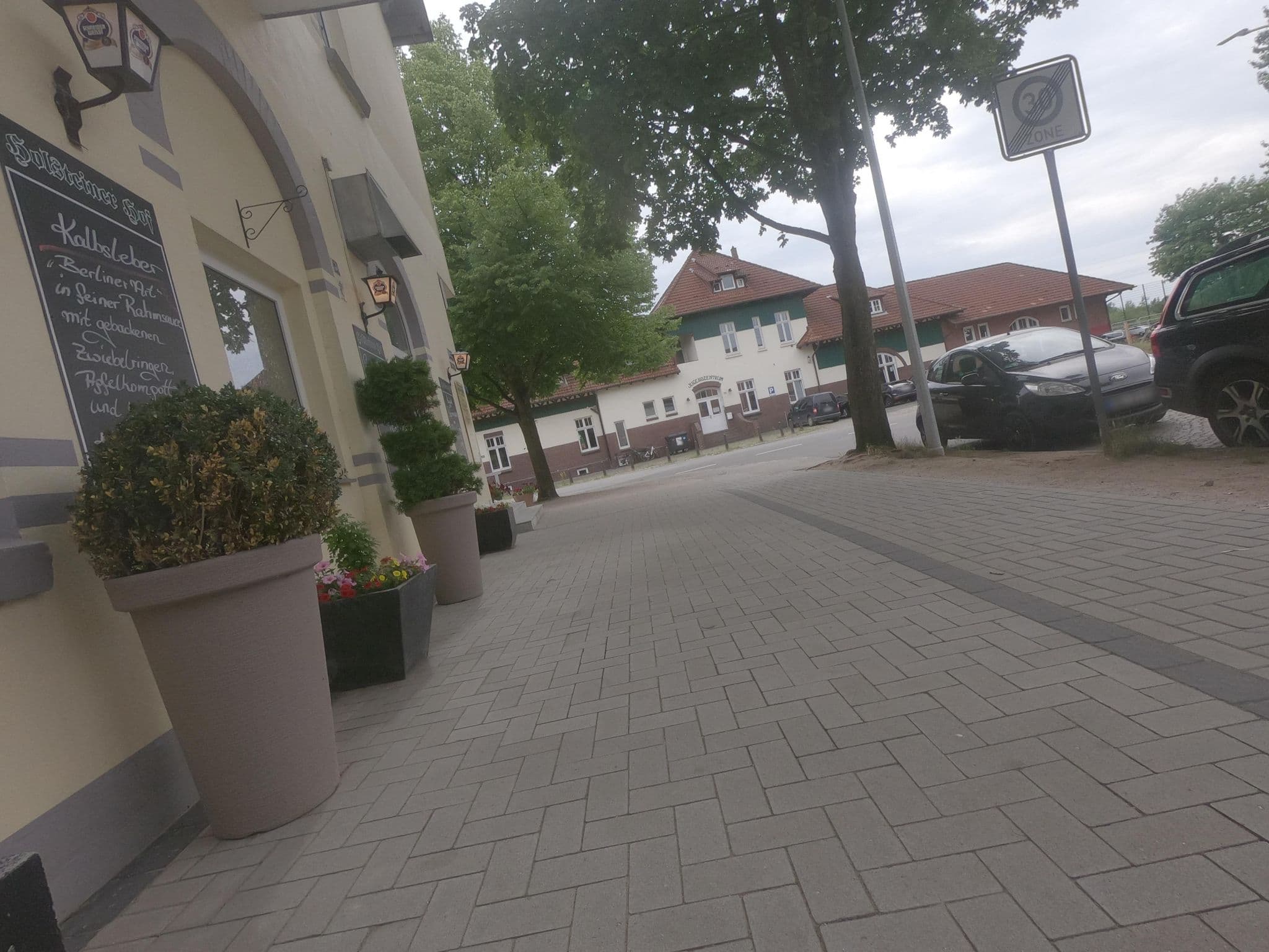 Street view near Holsteiner Hof, Geesthacht — © frankvival (CC BY-SA · Mapillary)