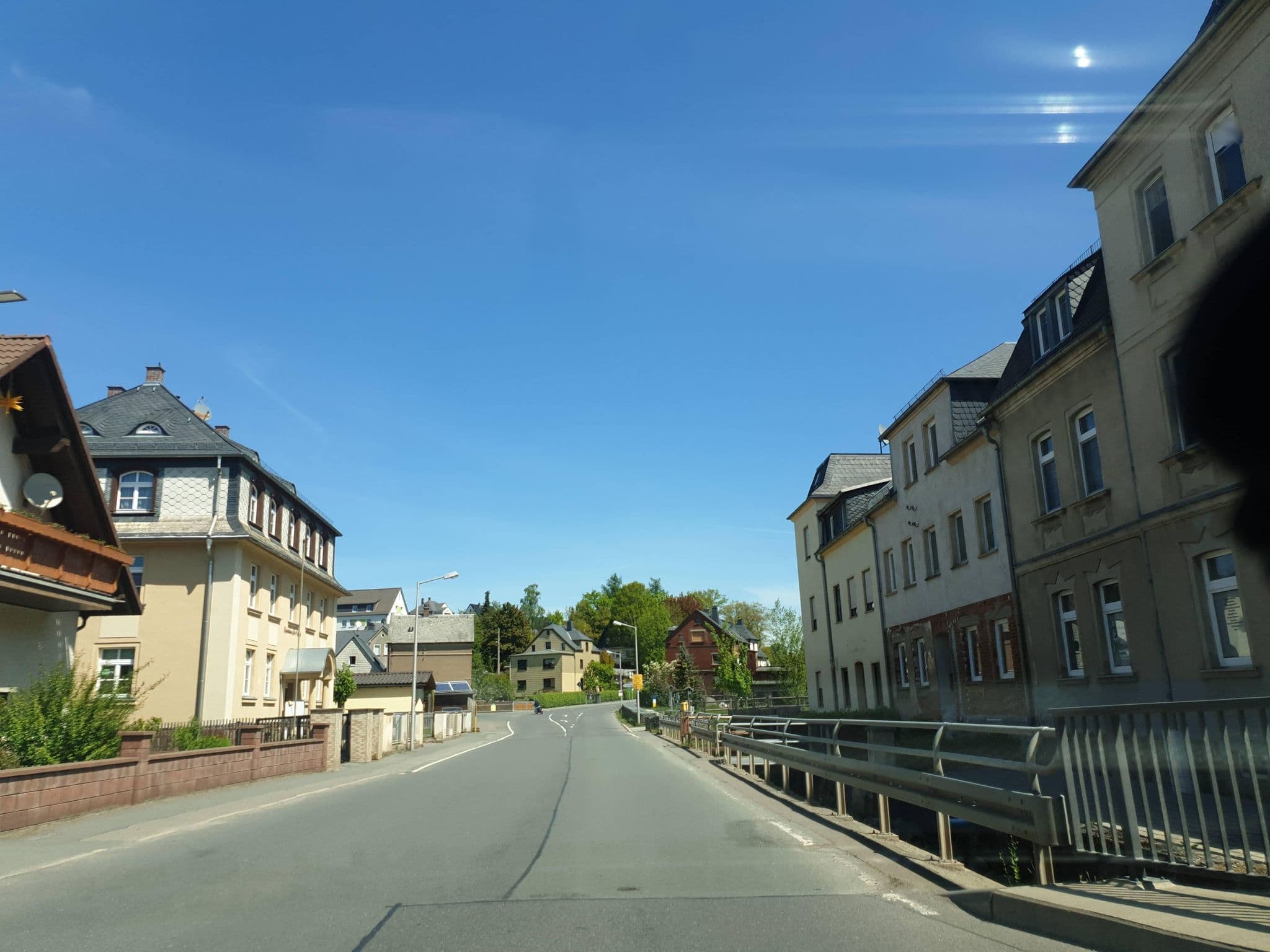 Street view near Pension Zum Kühlen Morgen, Mohlsdorf — © canislupus (CC BY-SA · Mapillary)