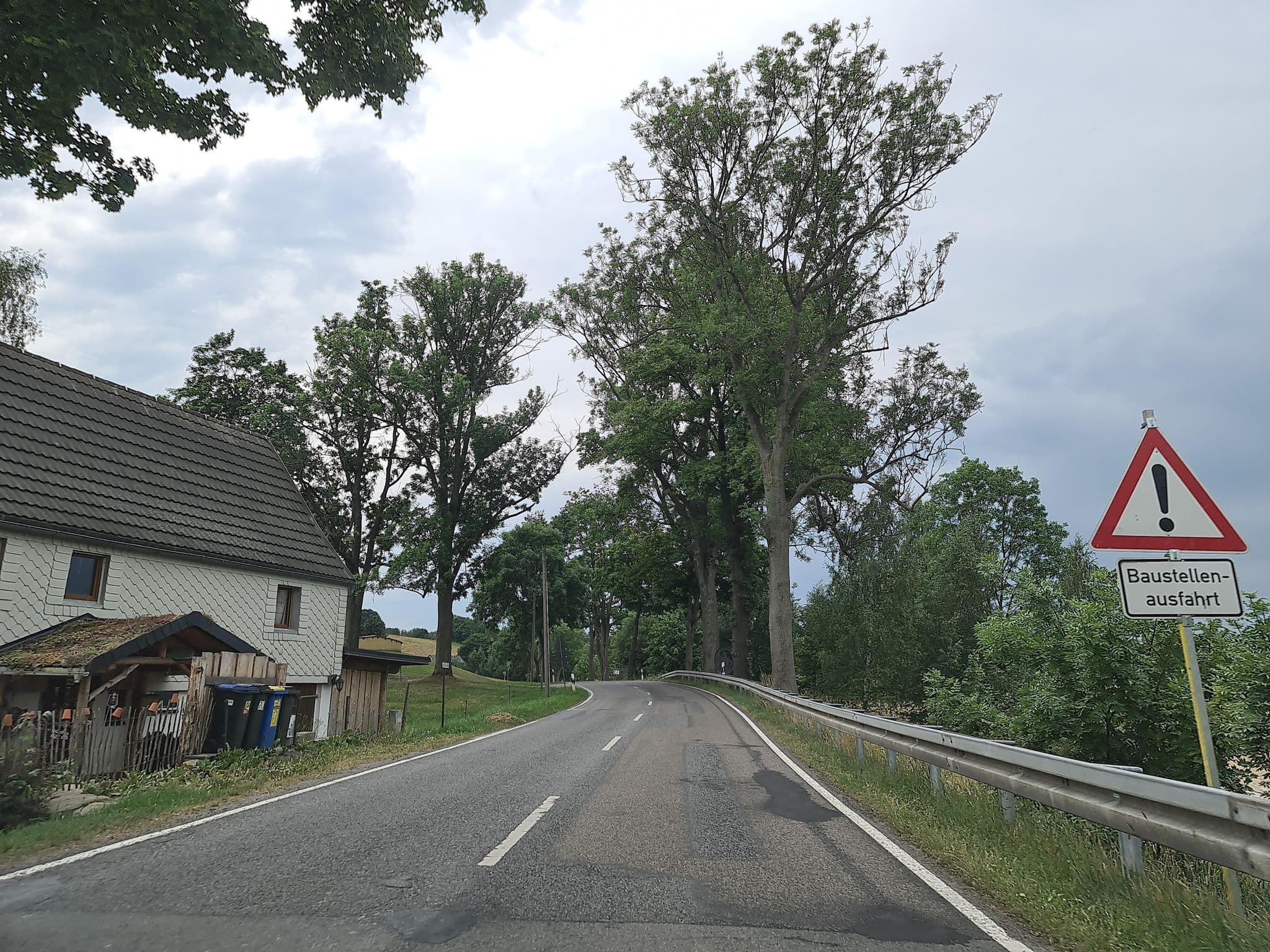 Street view near Zirkuswagen und Elfenhaus, Sayda — © canislupus (CC BY-SA · Mapillary)