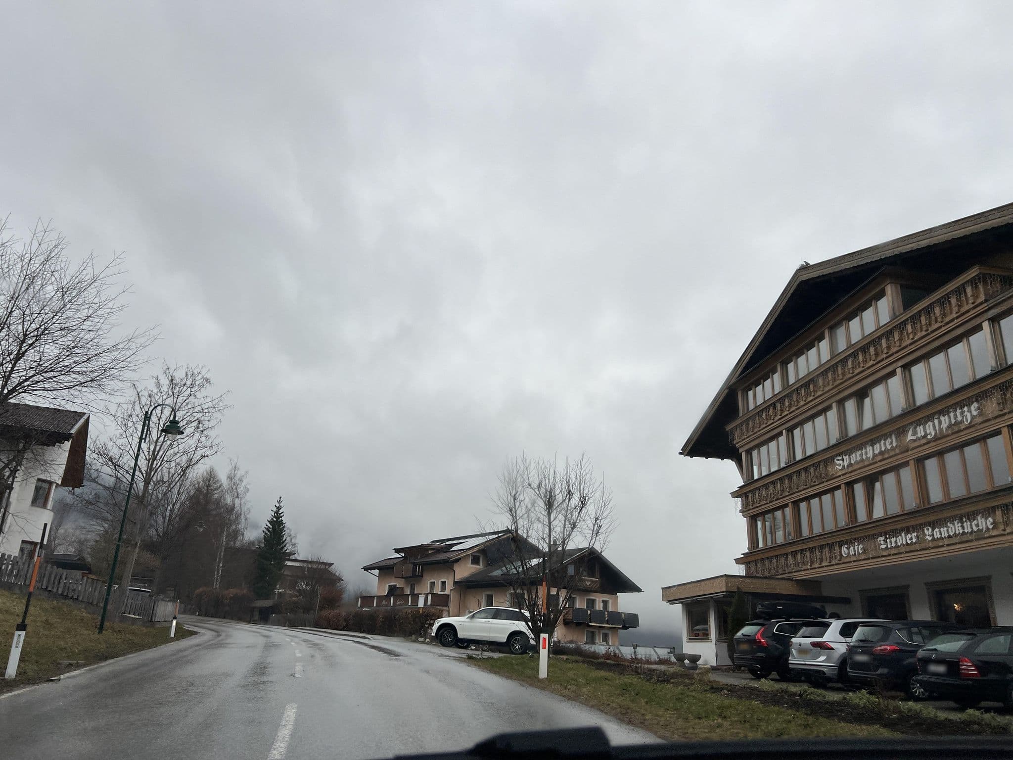 Street view near Sporthotel Zugspitz, Lermoos — © ottor (CC BY-SA · Mapillary)