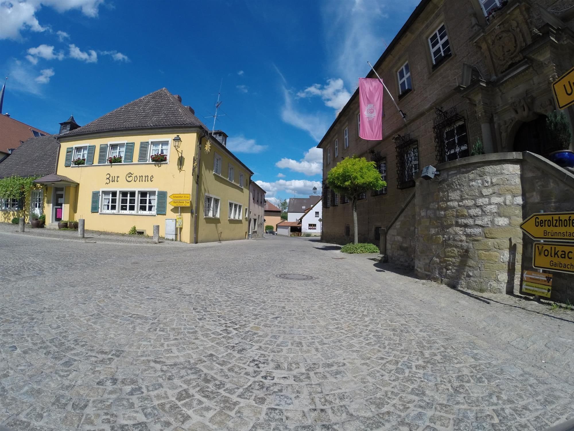 Street view near Bachs Barockhaus, Kolitzheim — © ahzf (CC BY-SA · Mapillary)