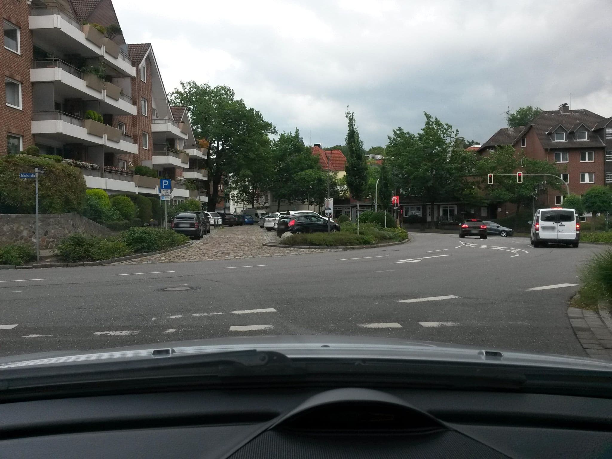 Street view near Pension Fenster zum Rosenplatz, Reinbek — © pfmlb (CC BY-SA · Mapillary)