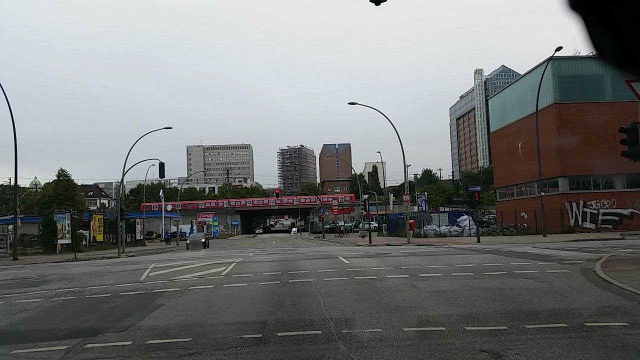 Street view near Premier Inn Hamburg City Klostertor, Hamburg-Mitte — © tian (CC BY-SA · Mapillary)
