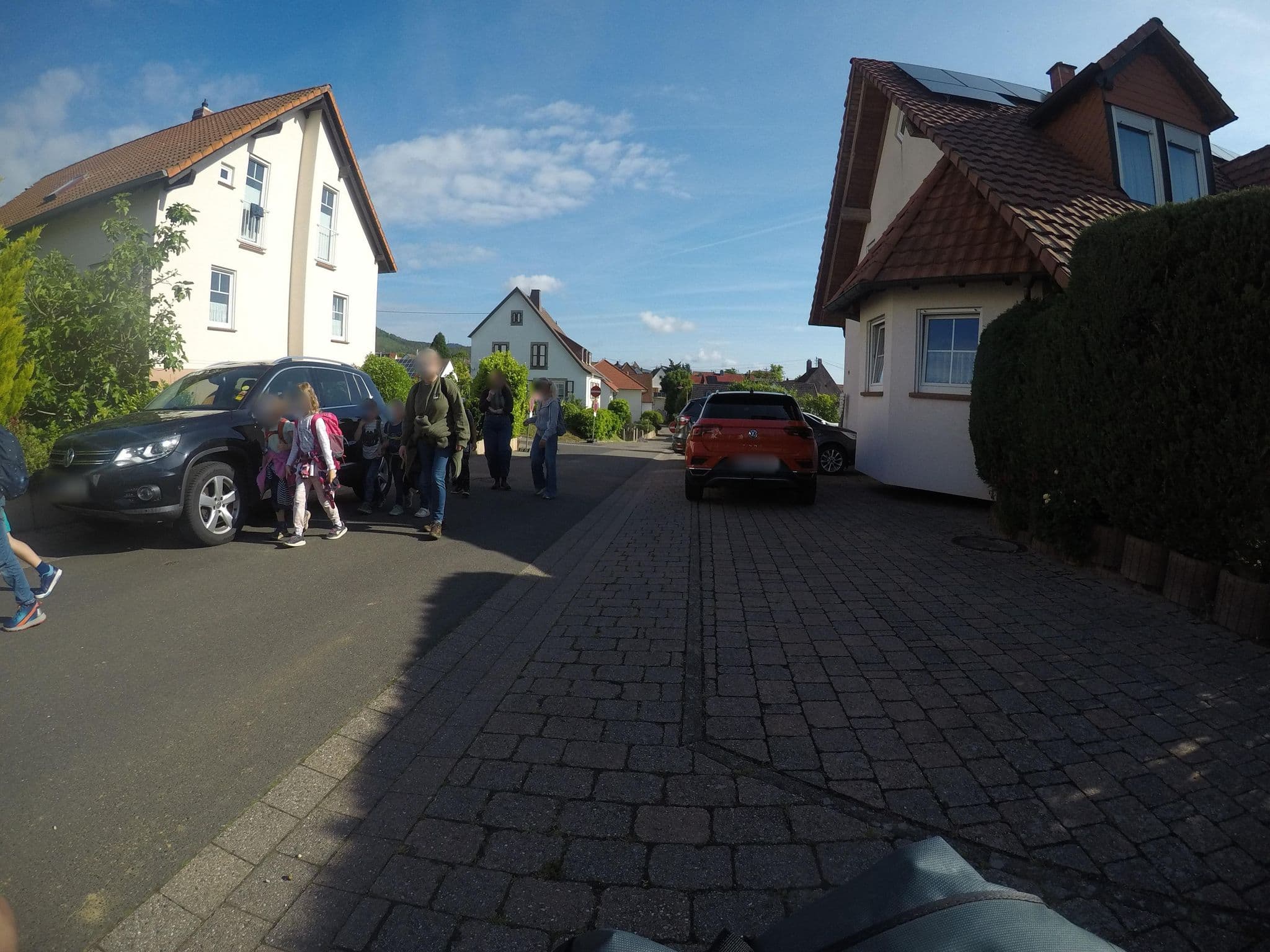 Street view near Gästehaus Rosengarten, Rhodt unter Rietburg — © mfa (CC BY-SA · Mapillary)