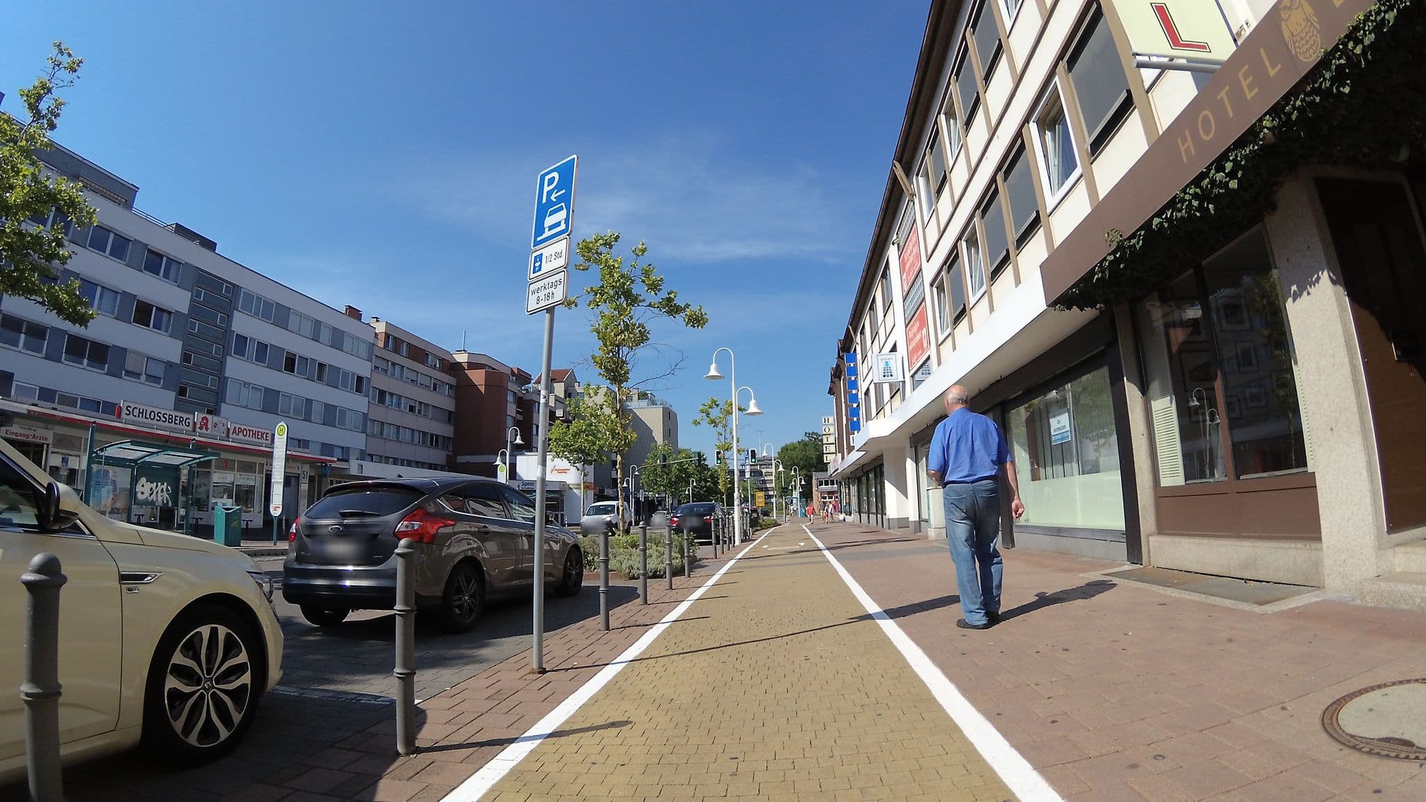 Street view near Smarty Hotels, Homburg — © teddy73 (CC BY-SA · Mapillary)