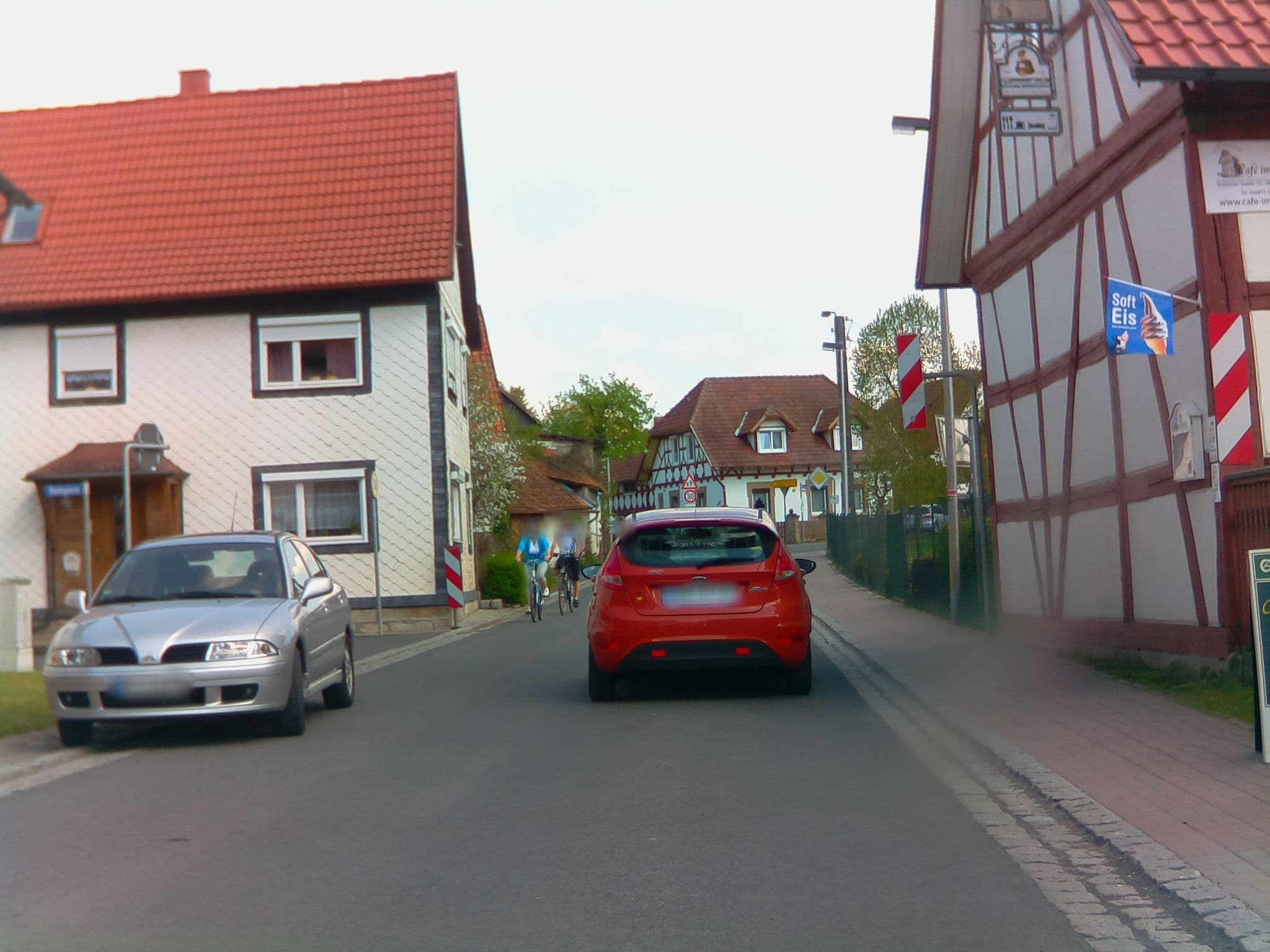 Street view near Café im Hof, Gleichamberg — © ramap (CC BY-SA · Mapillary)