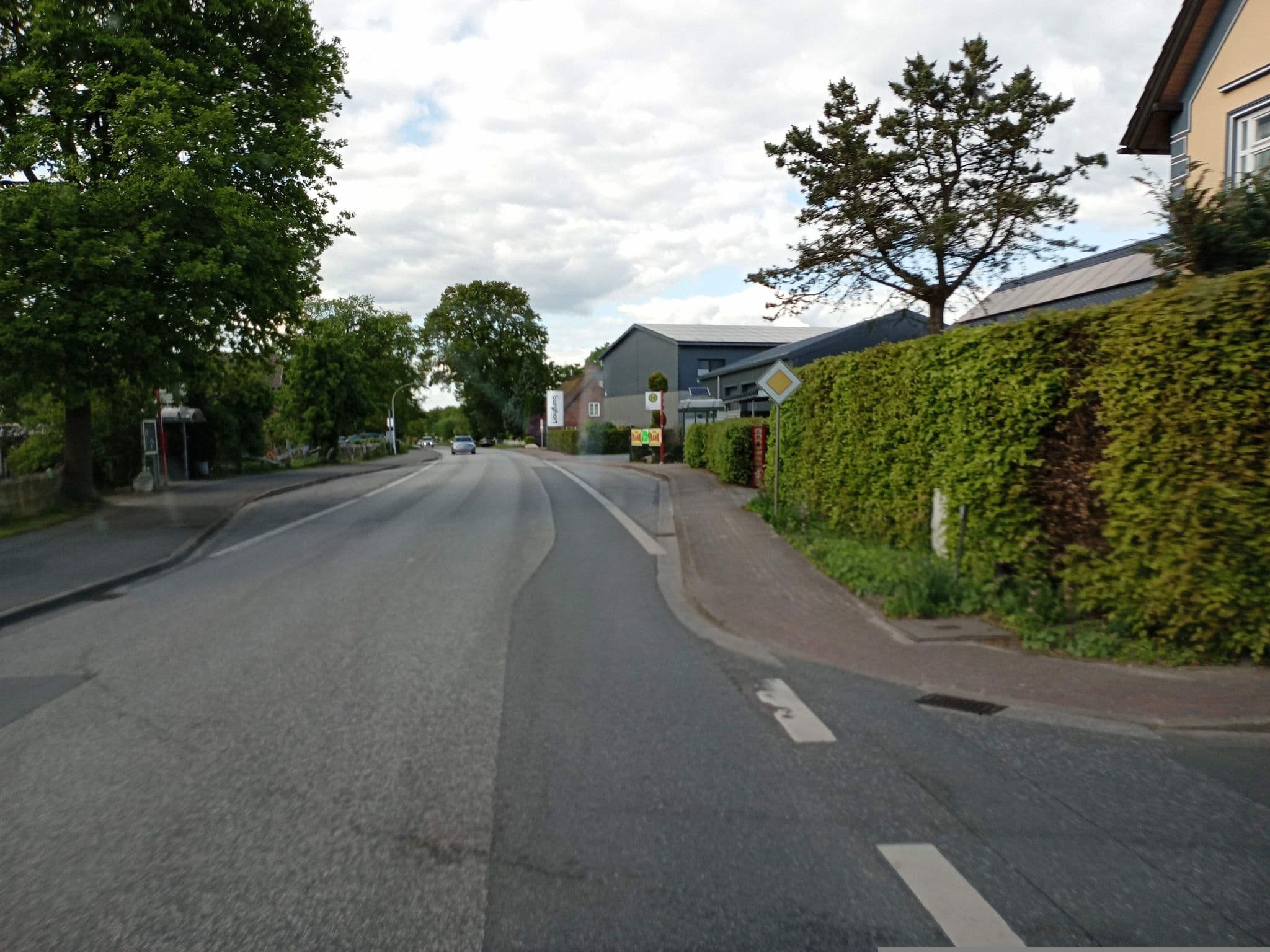 Street view near Gästehaus Heimann, Holm — © atze02 (CC BY-SA · Mapillary)